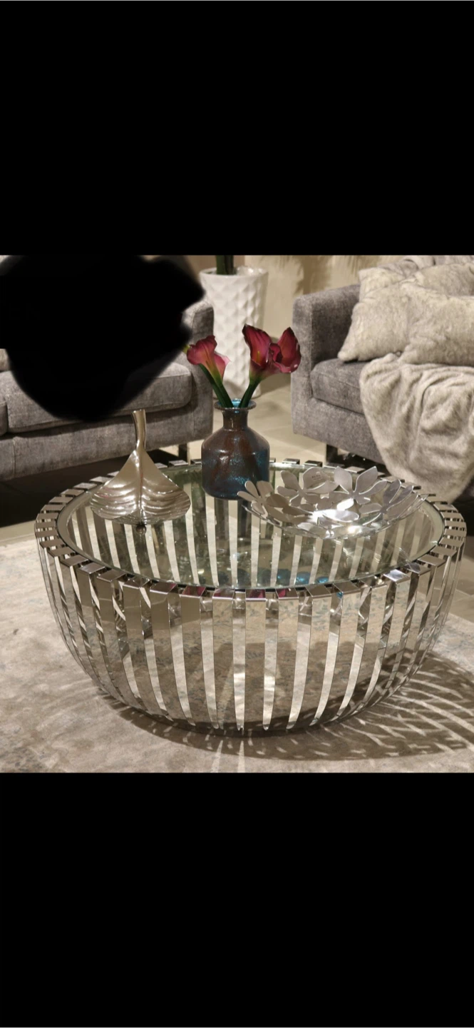 Round coffee table