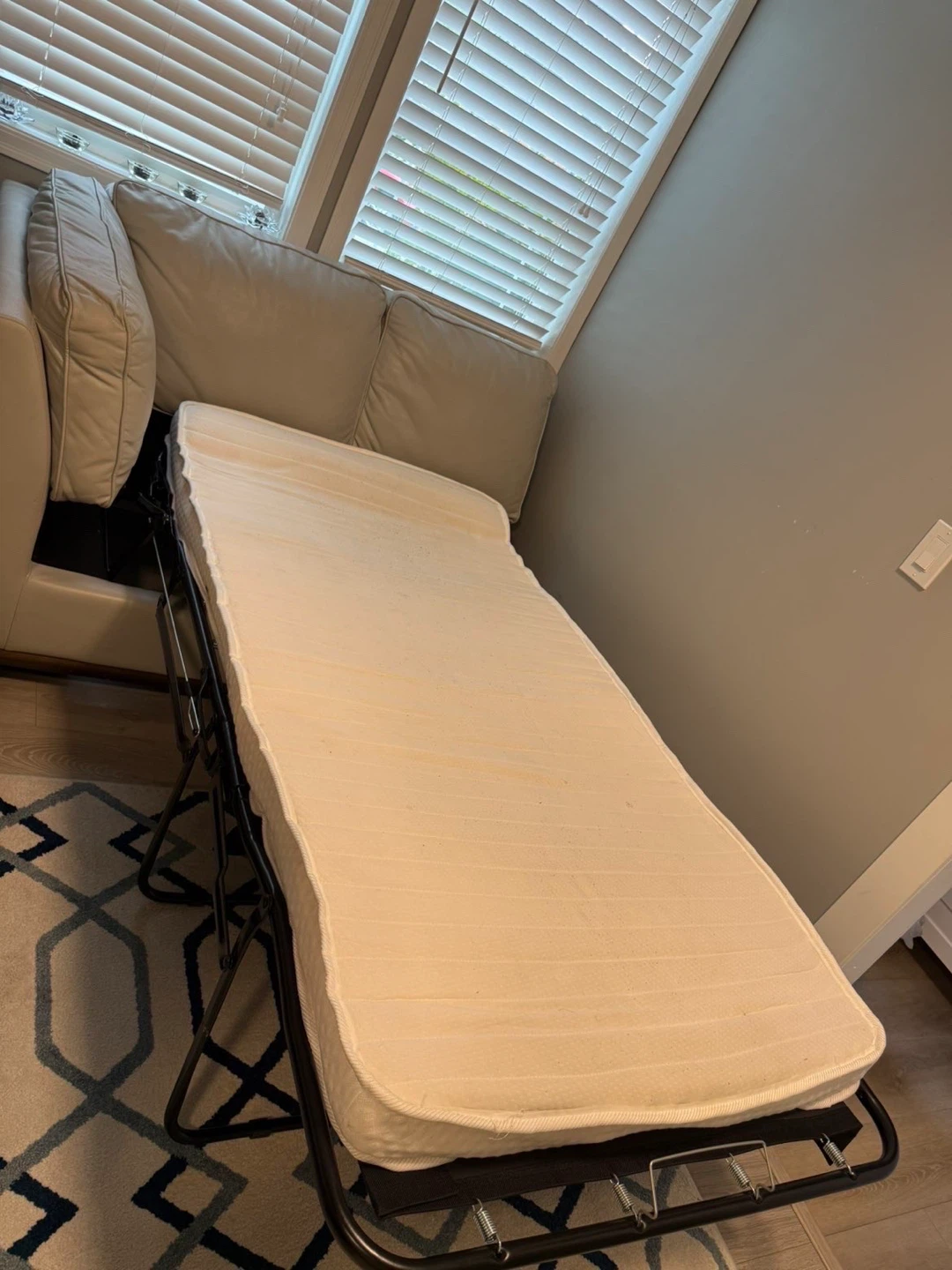 Cream Loveseat Pull-Out Bed - photo 3