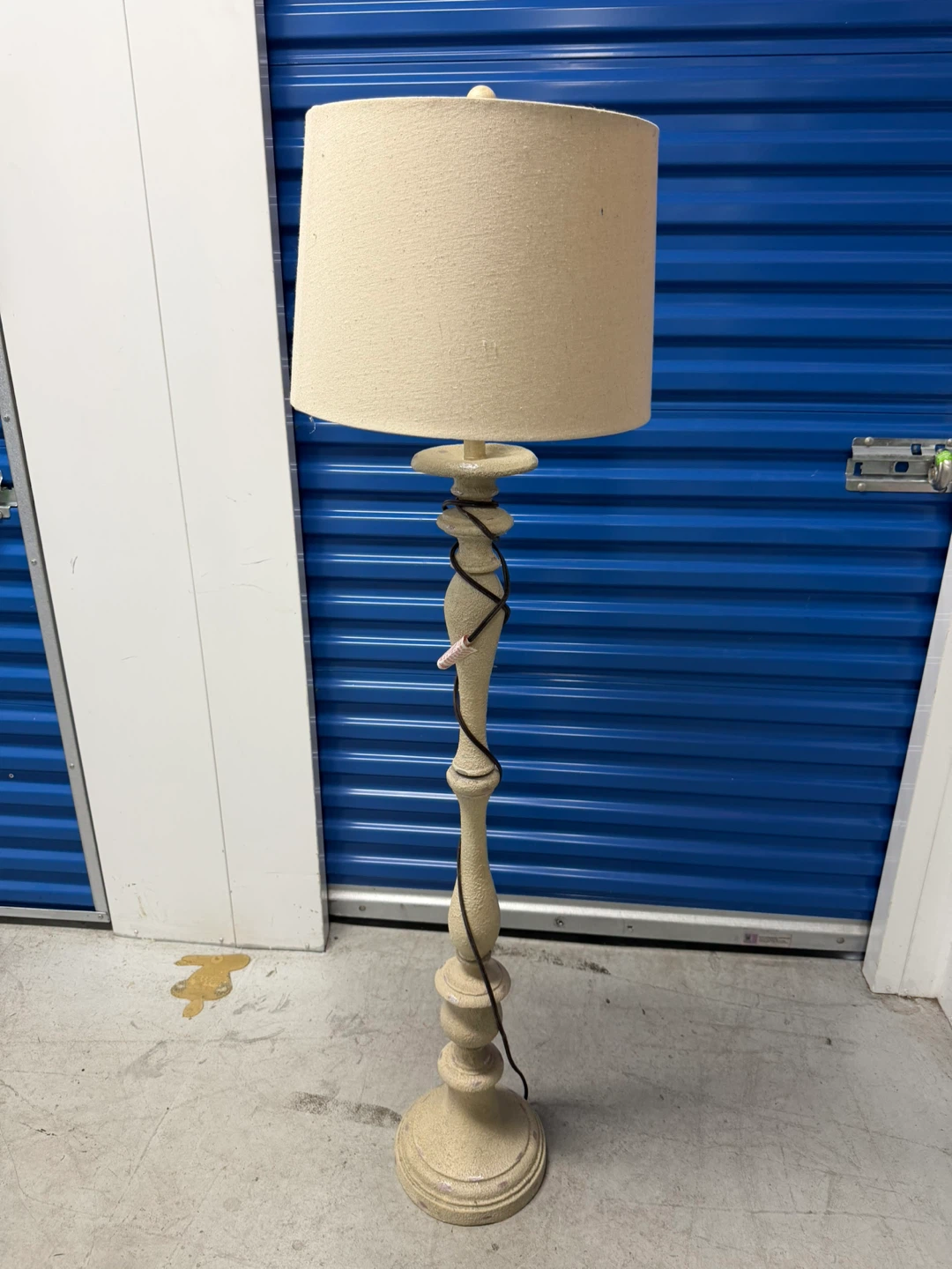 Vintage Style Floor Lamp with Beige Shade - photo 3