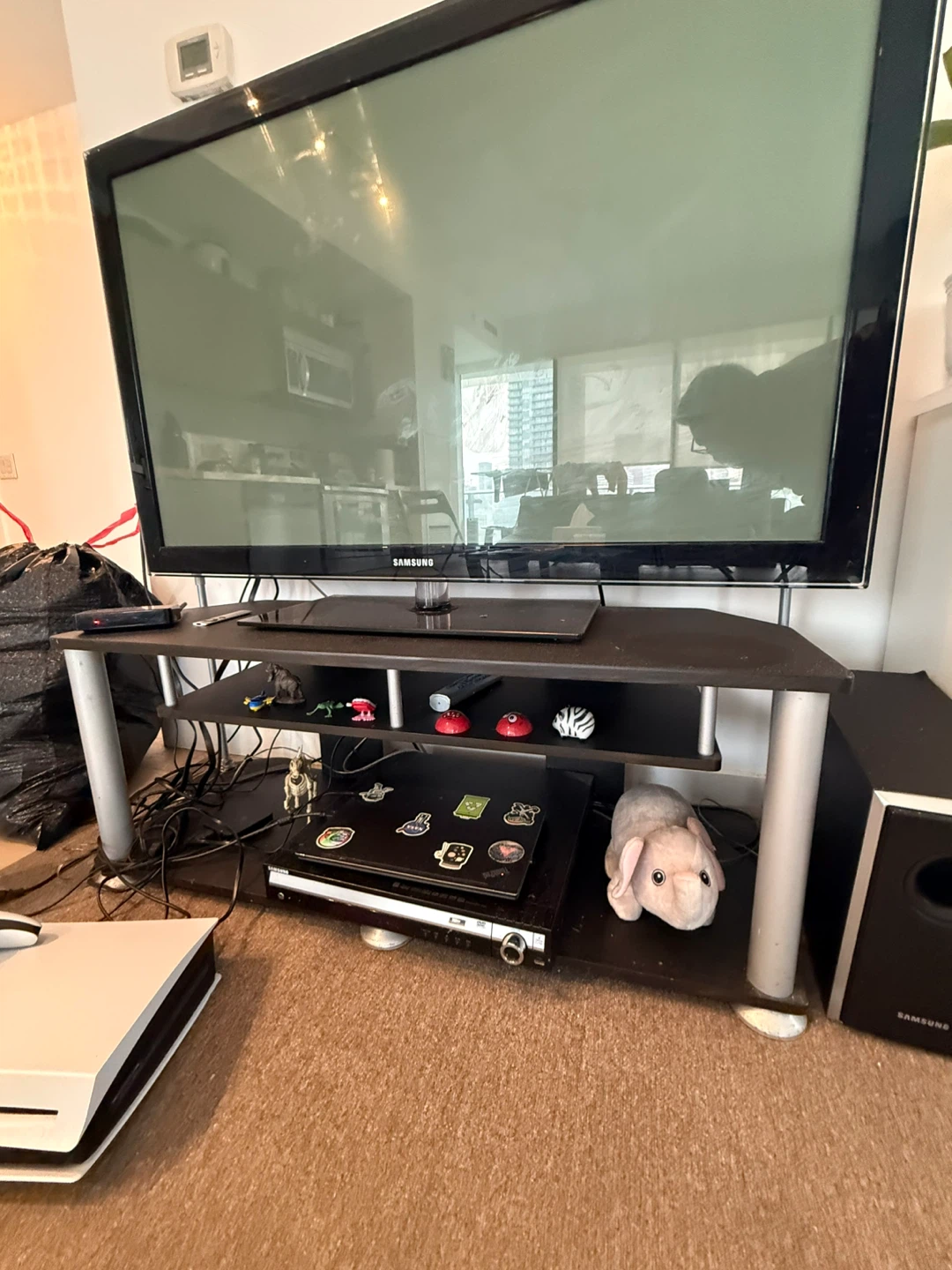 50 inch plasma Samsung Television with table and rug - photo 2