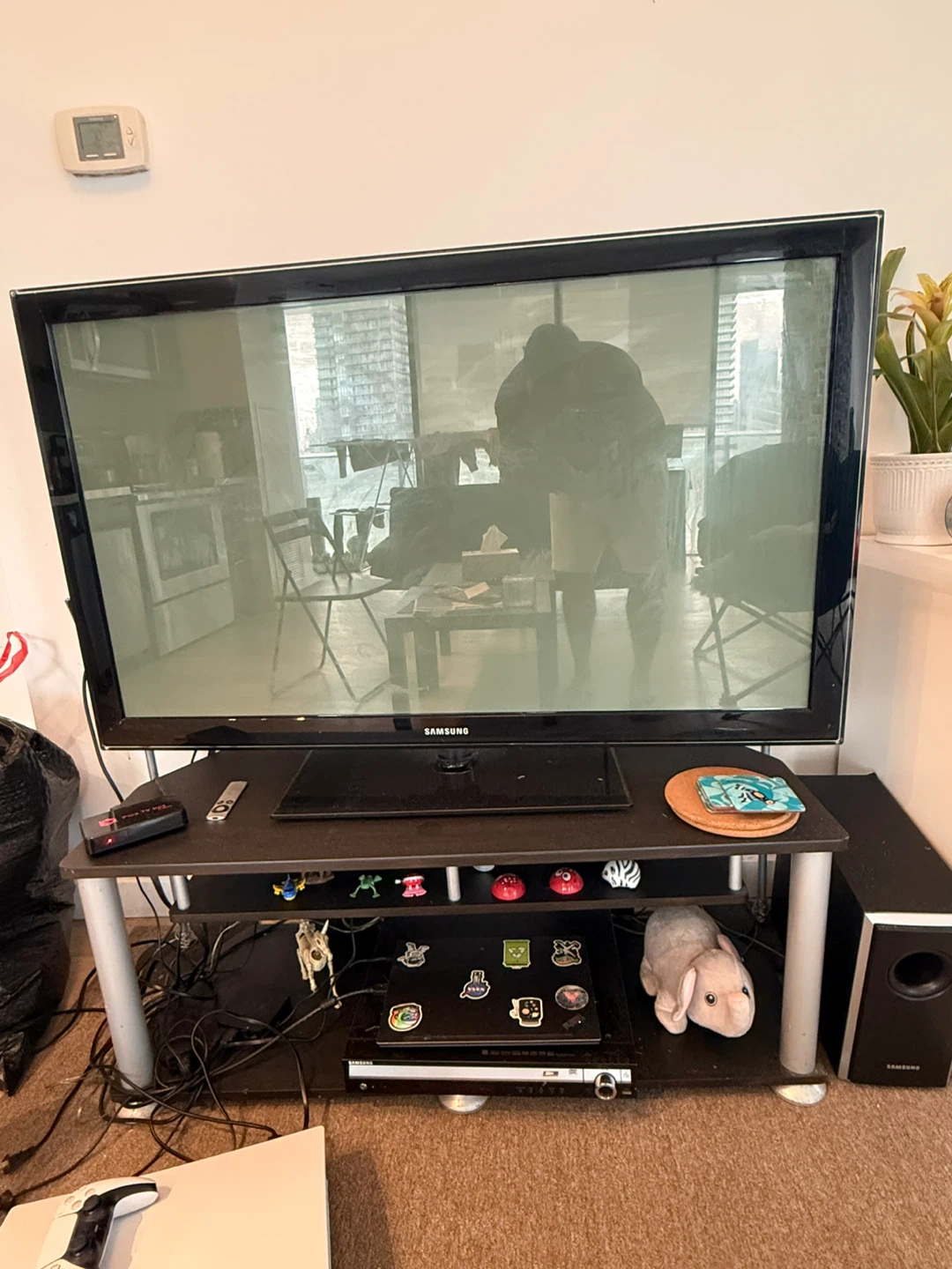 50 inch plasma Samsung Television with table and rug - photo 4