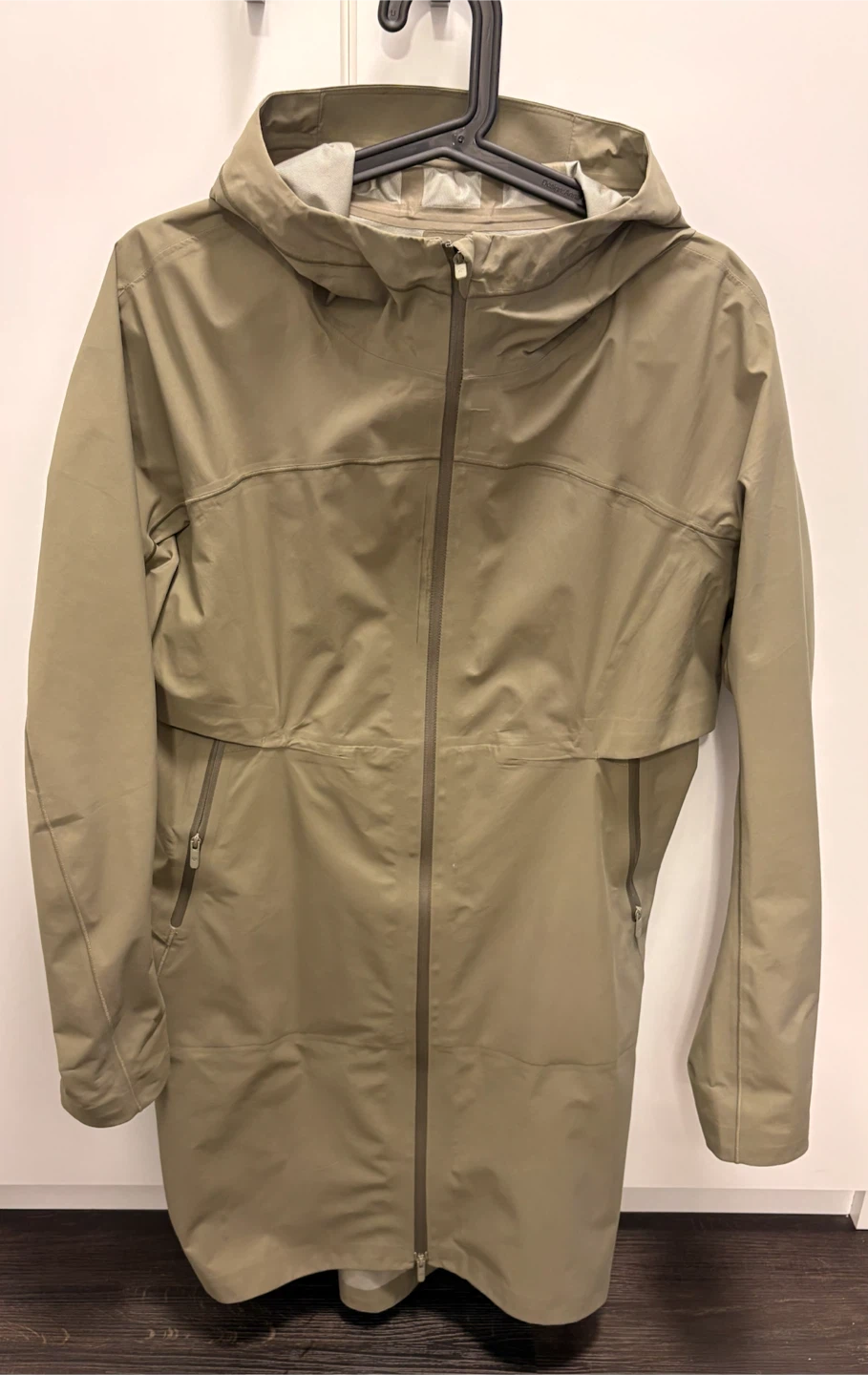 Lululemon Rain Jacket- Size 6 - LIKE NEW
