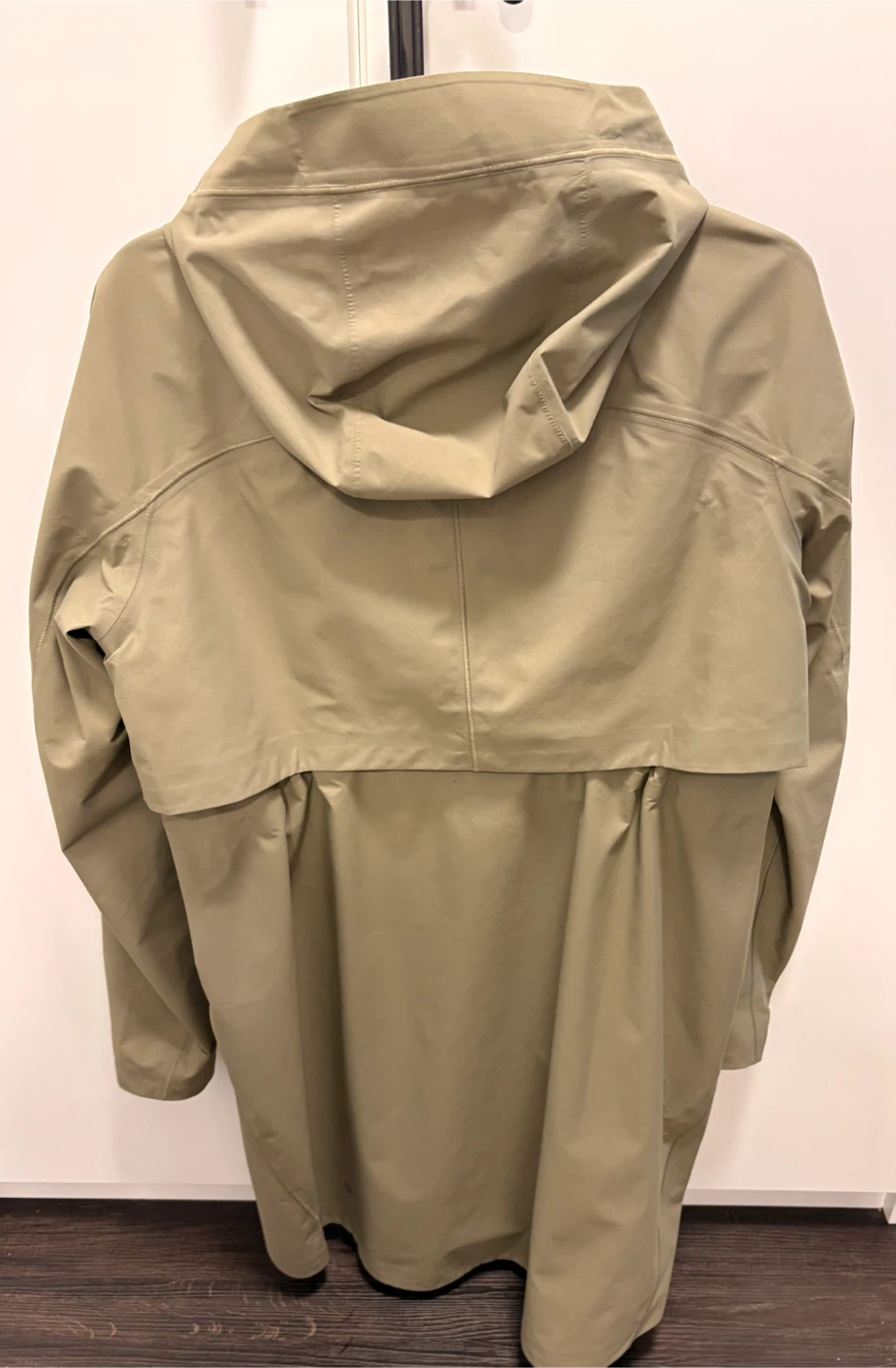 Lululemon Rain Jacket- Size 6 - LIKE NEW - photo 2