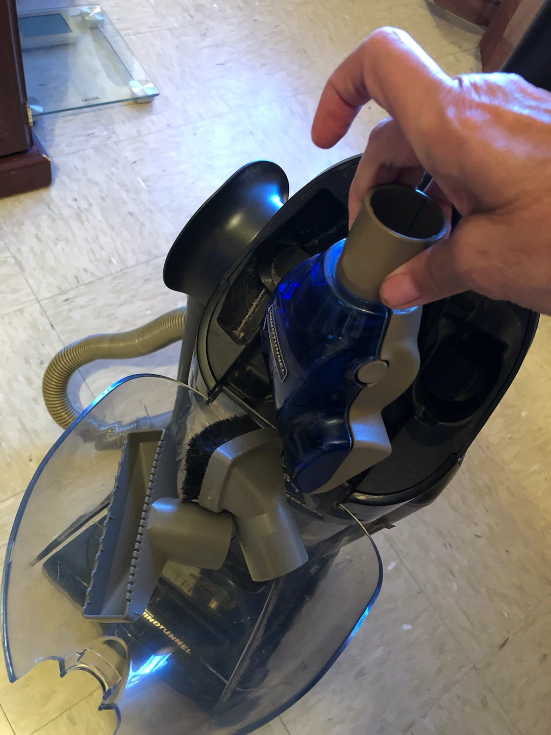 Hoover WindTunnel Bagless Vacuum - photo 5