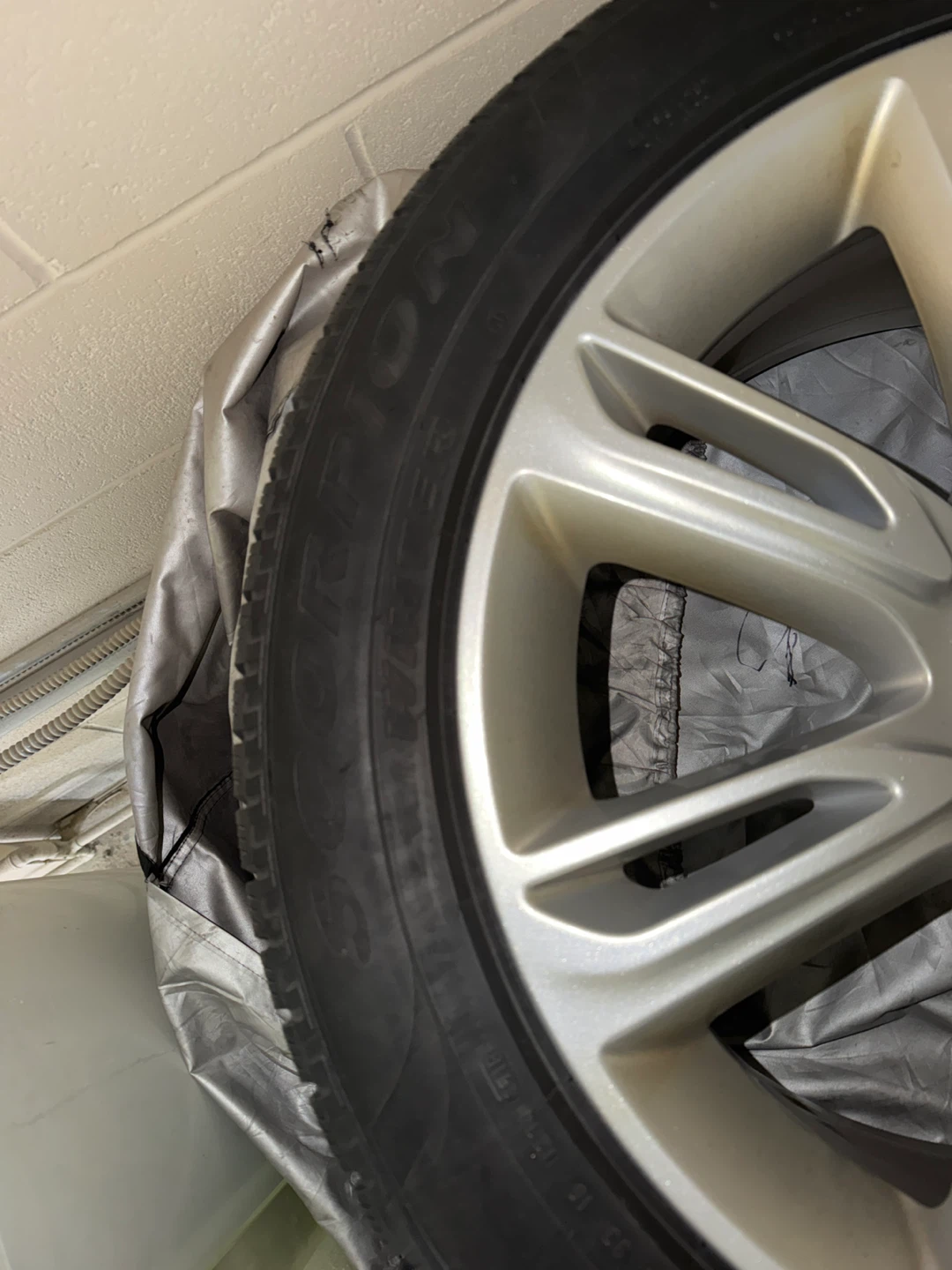 2019 Range Rover Velar original 255/50R19 winter tires with rims