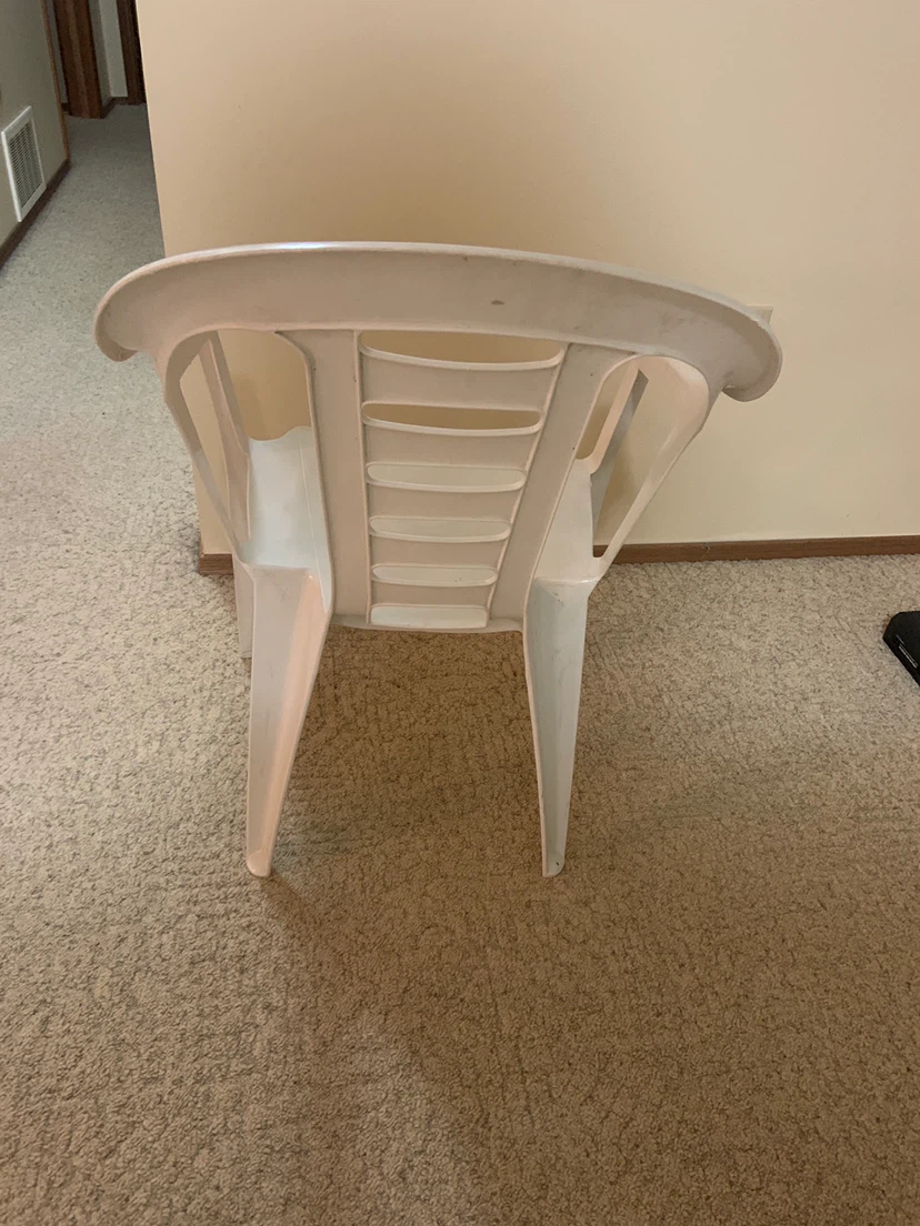 Set of  6 White Plastic Patio Chairs - photo 4