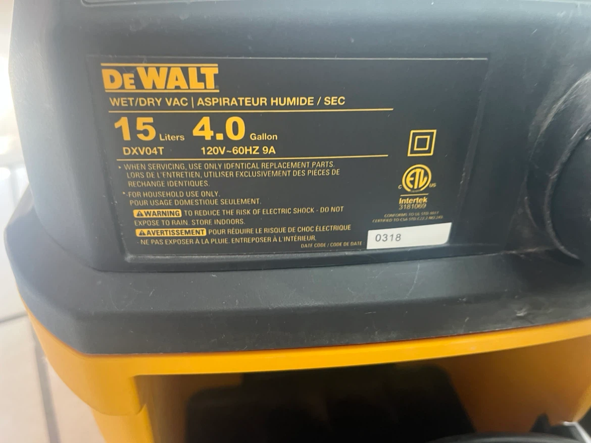 DEWALT 4 Gallon Wet/Dry Vacuum – Works Great - photo 3