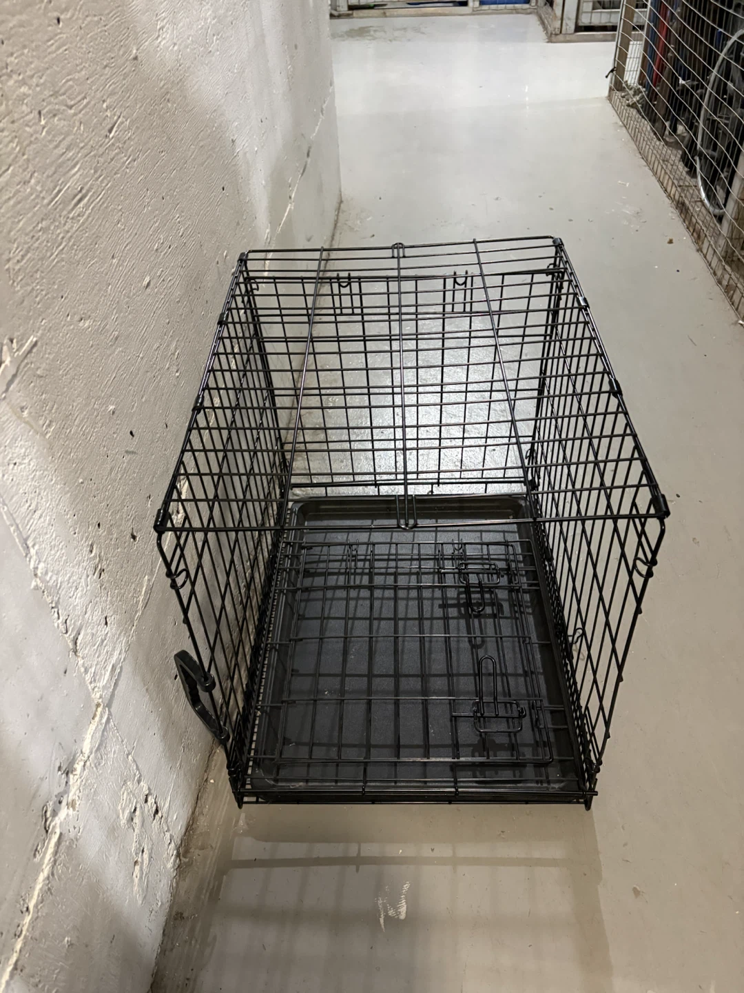 Essentials Single Door Wire Pet Crate for small dogs - photo 4