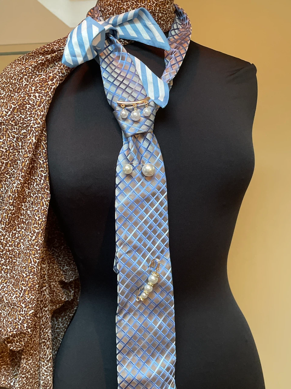 Decorated silk Tie with Accessories - photo 4