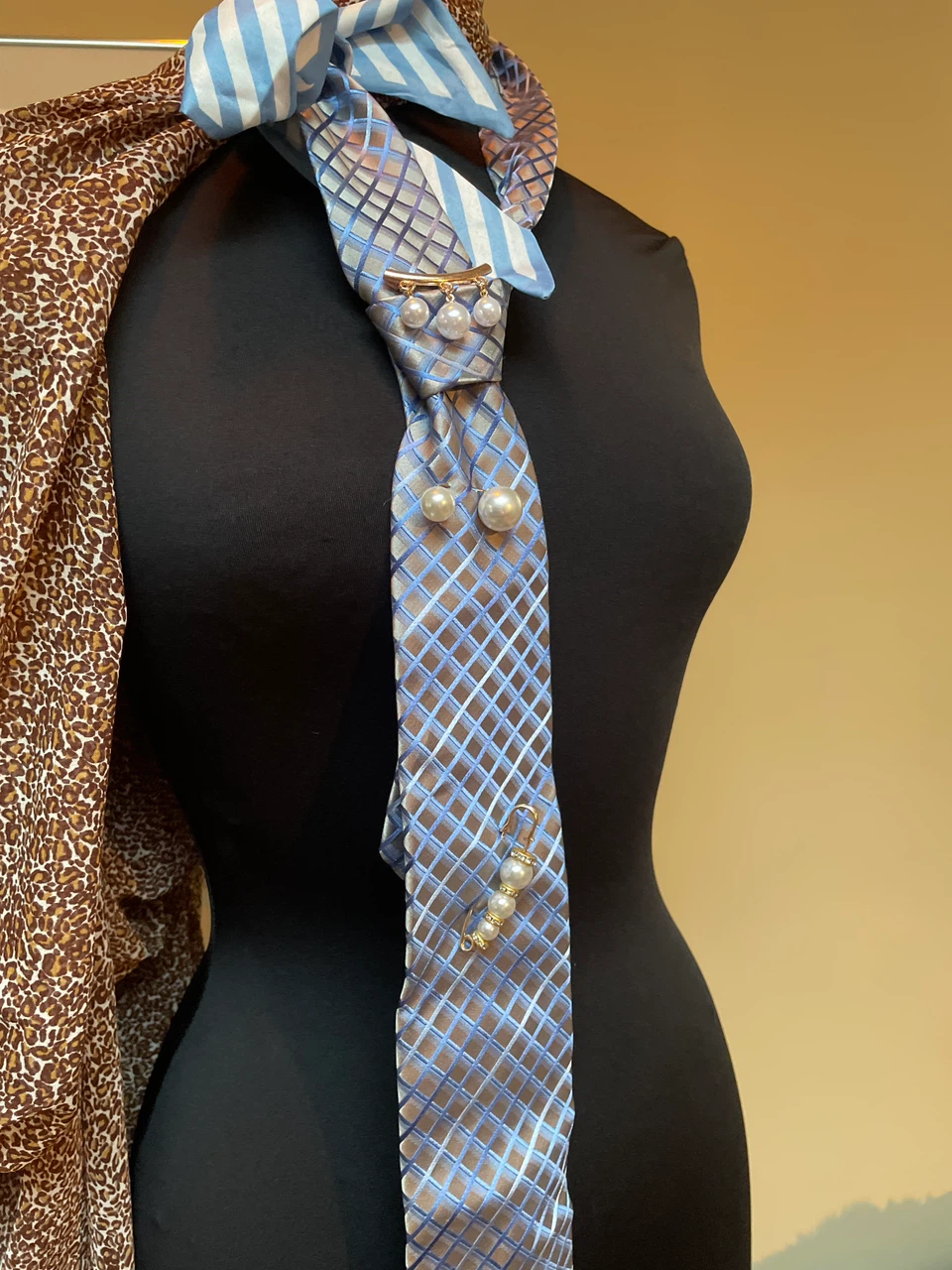 Decorated silk Tie with Accessories - photo 5