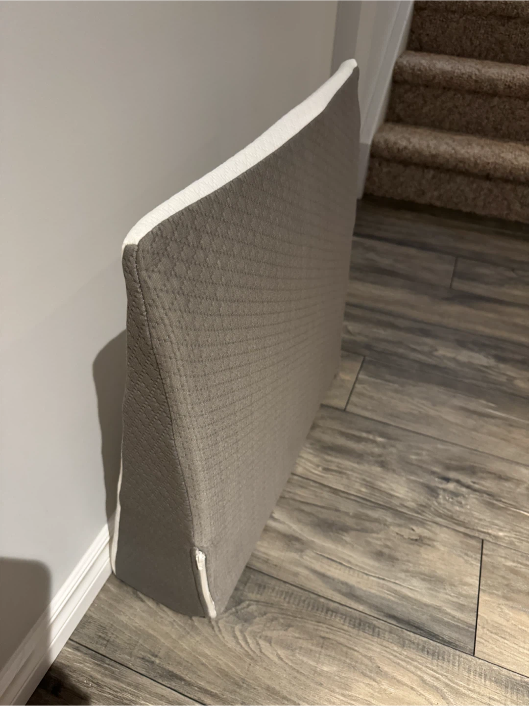 Bed Wedge Pillow - photo 2