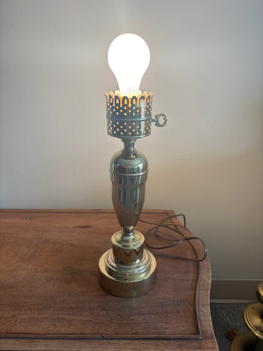 Vintage Brass Accent Lamp - photo 2