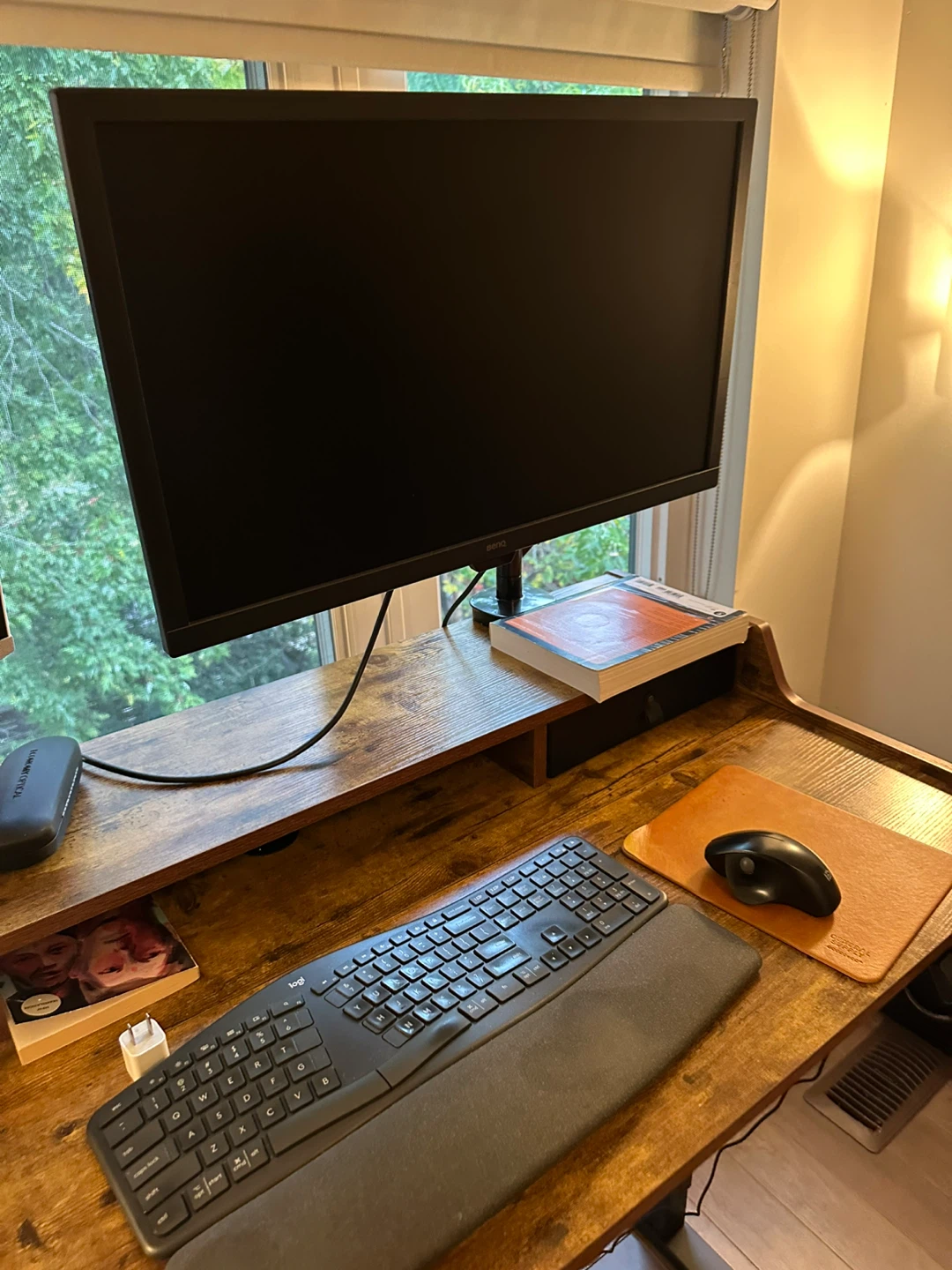 Standing desk with wood finish - photo 2