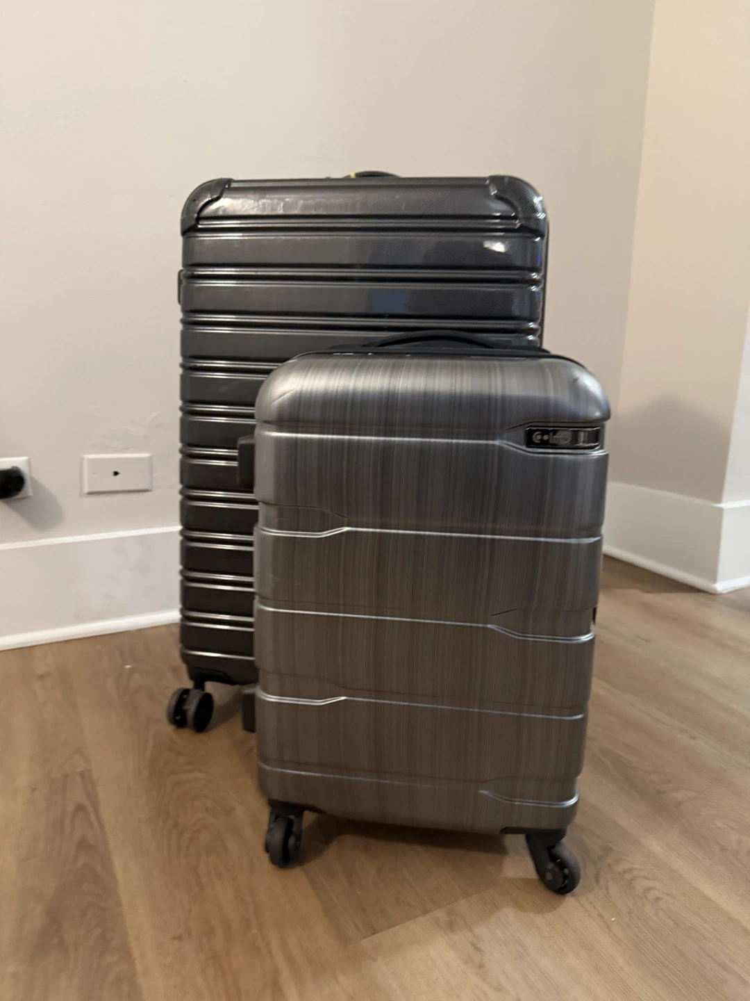 iFLY Black Hard-Shell Spinner Suitcase - photo 3