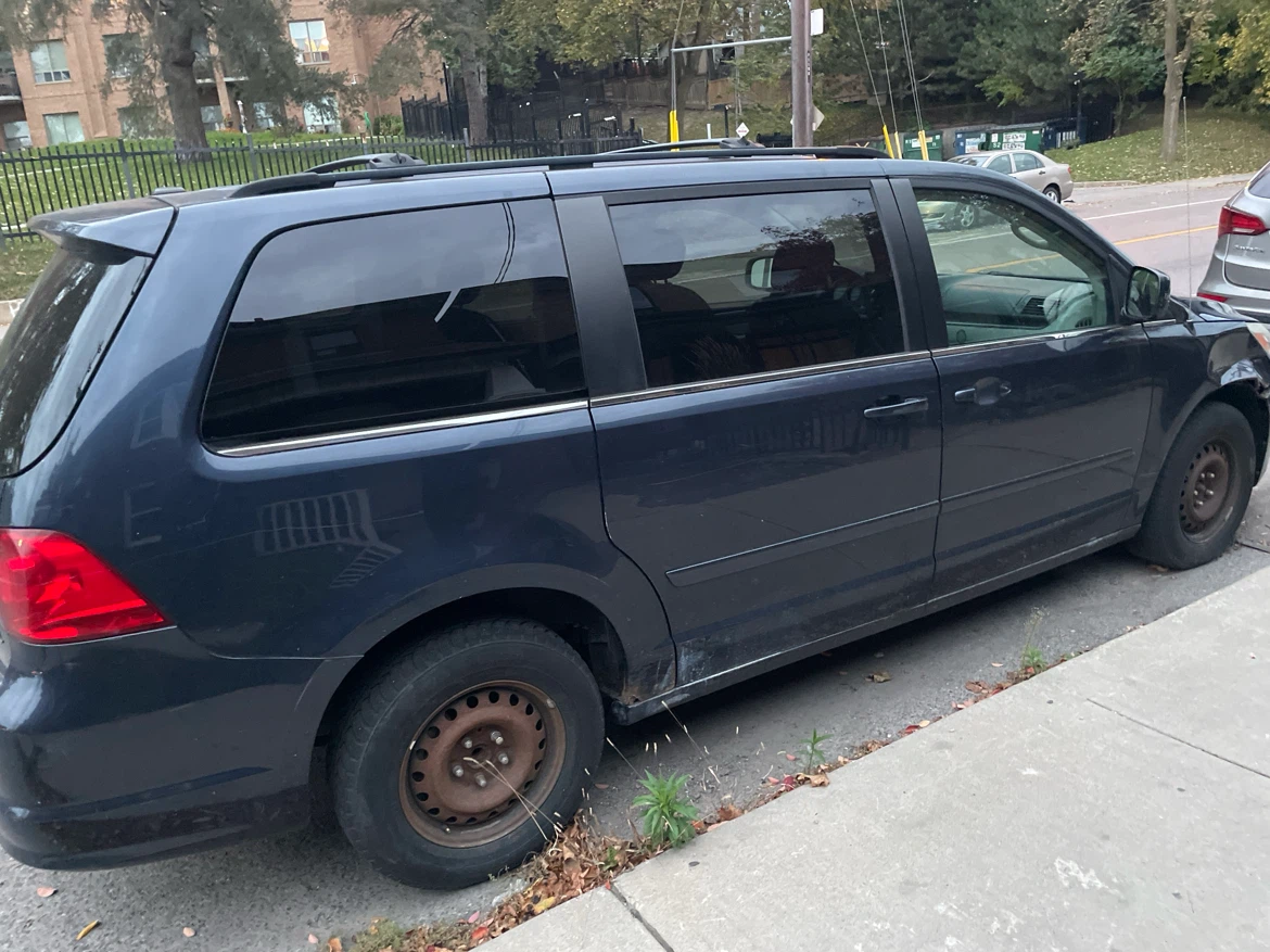 Volkswagen Routan Minivan