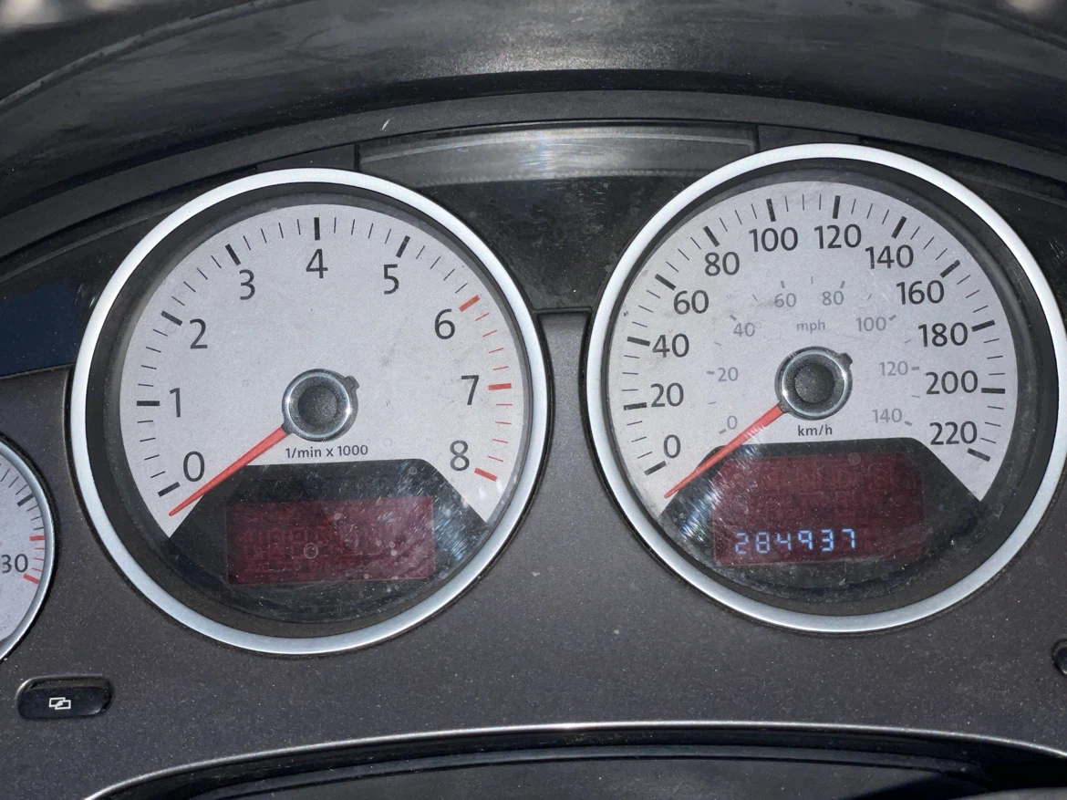 Volkswagen Routan Minivan - photo 4