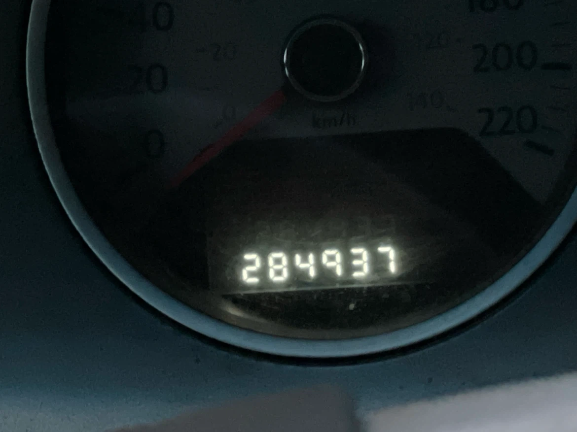 Volkswagen Routan Minivan - photo 5
