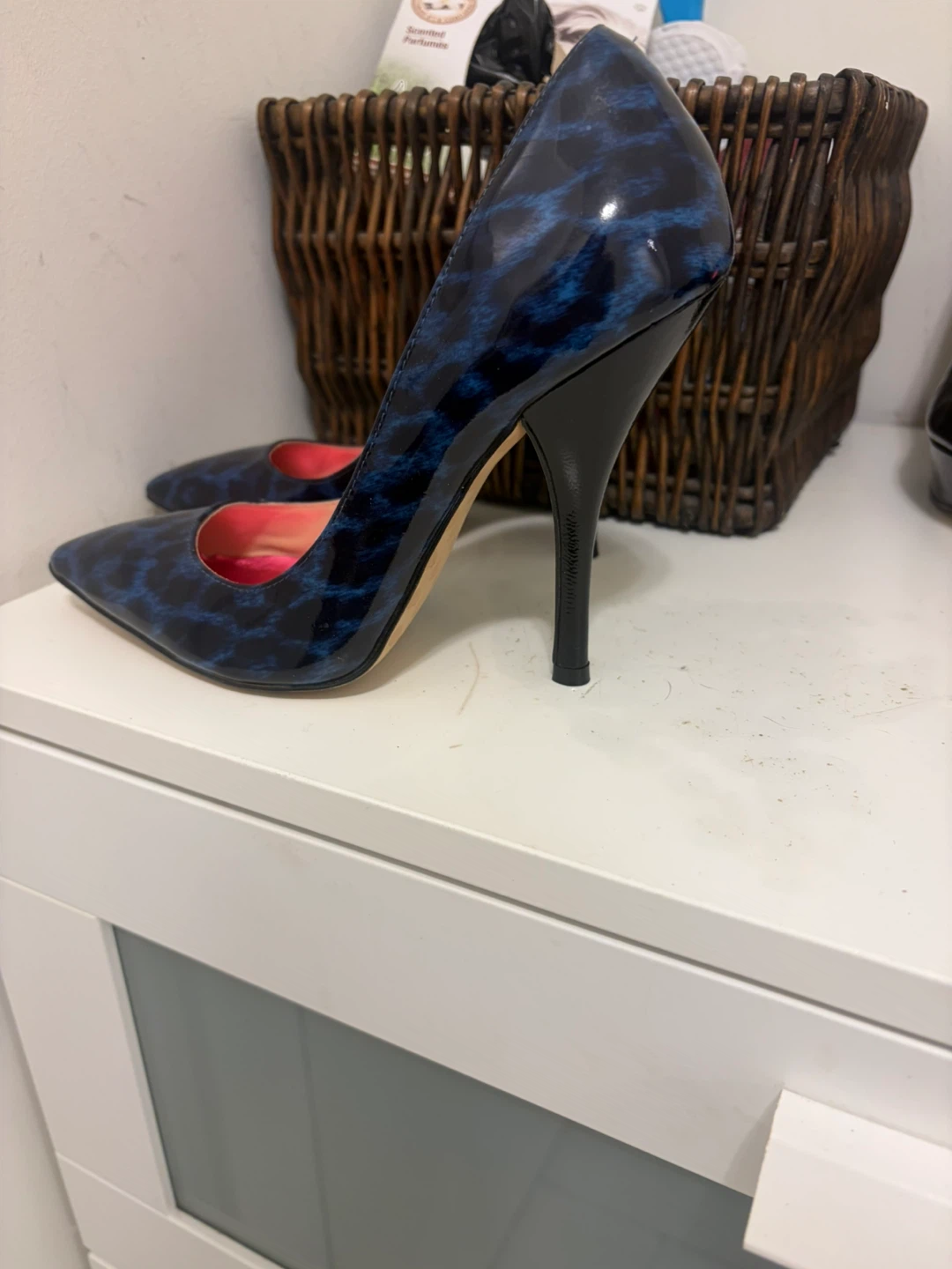 Betsey Johnson Blue Leopard Print Heels S7.5 - photo 2