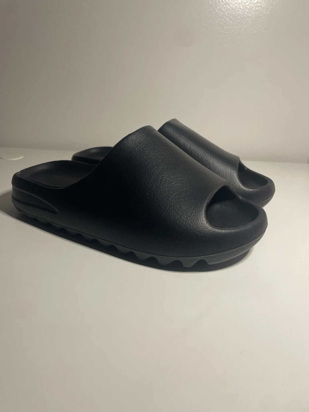 Yeezy slides - photo 2