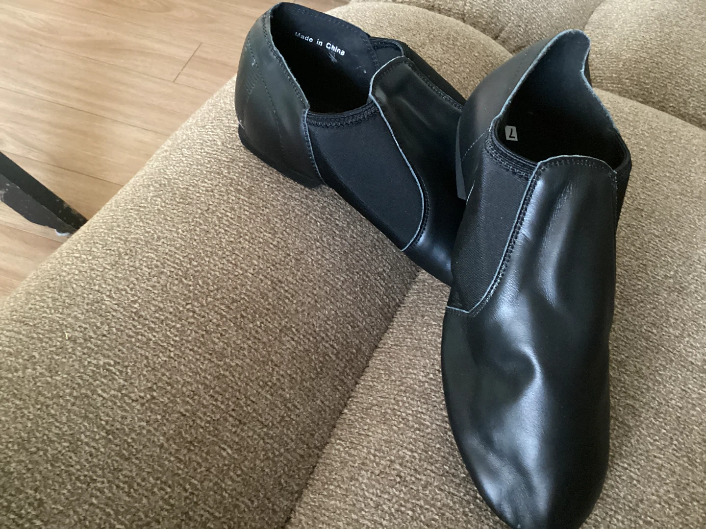 Capezio Slip-On Jazz Shoes Black - size 7 - photo 5