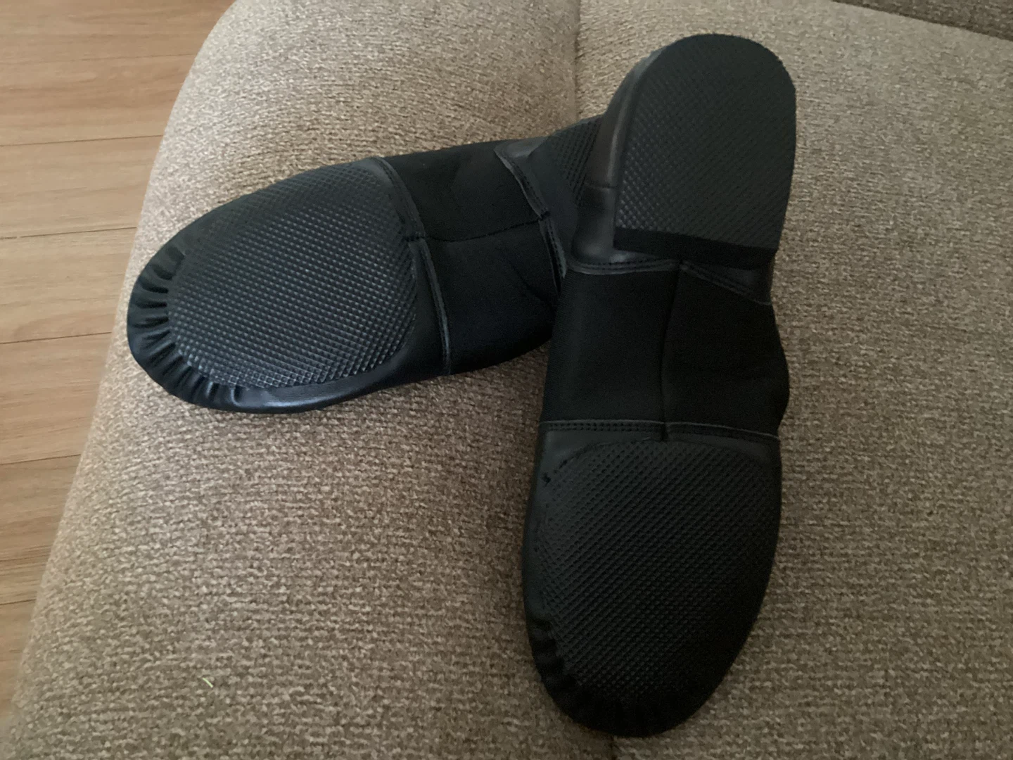 Capezio Slip-On Jazz Shoes Black - size 7 - photo 4