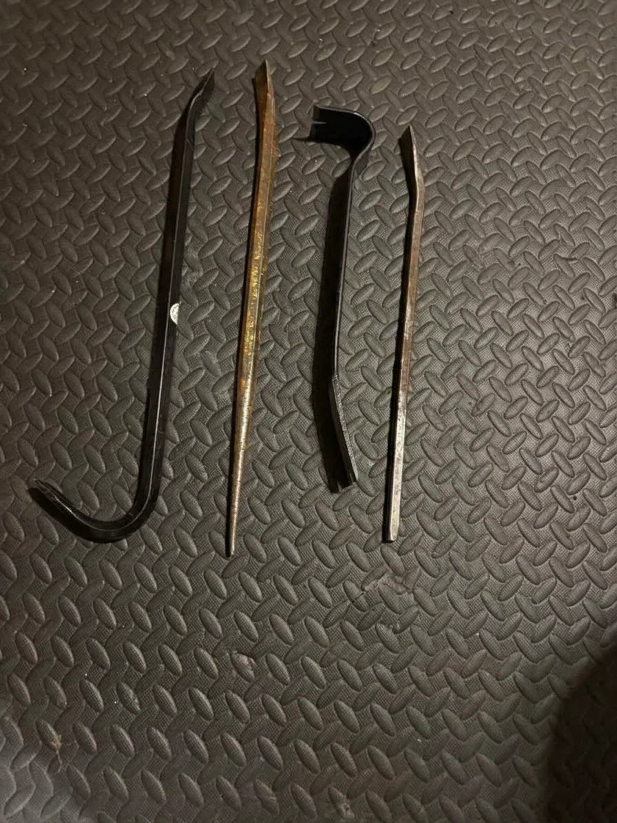 Various pry bars and nail pullers - photo 2