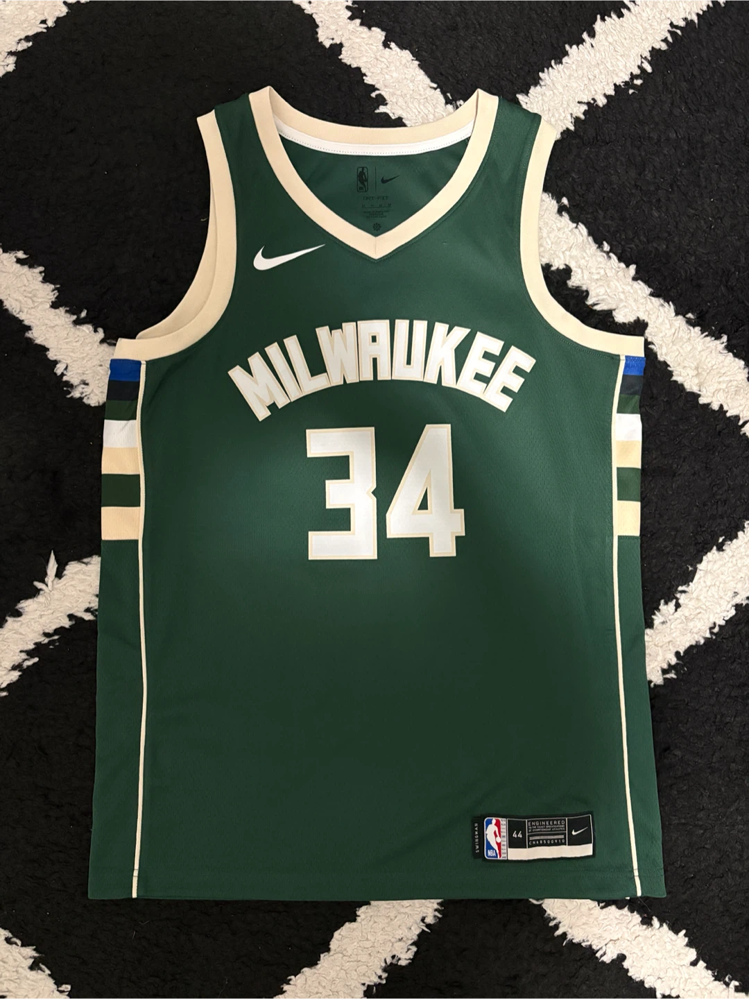 Nike Milwaukee Bucks Antetokounmpo Jersey Size M