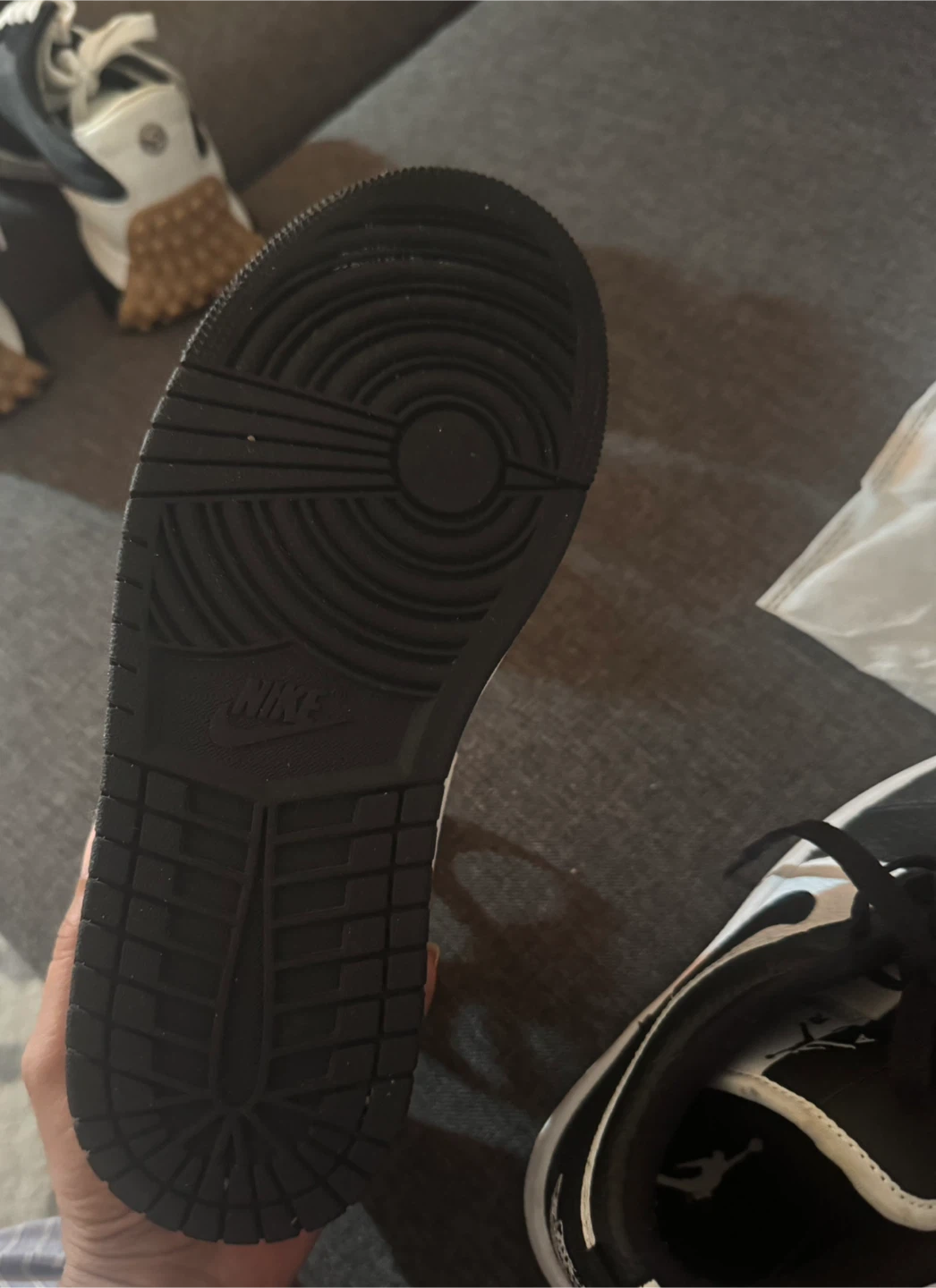 Air Jordan 1 Low Black and White - photo 2