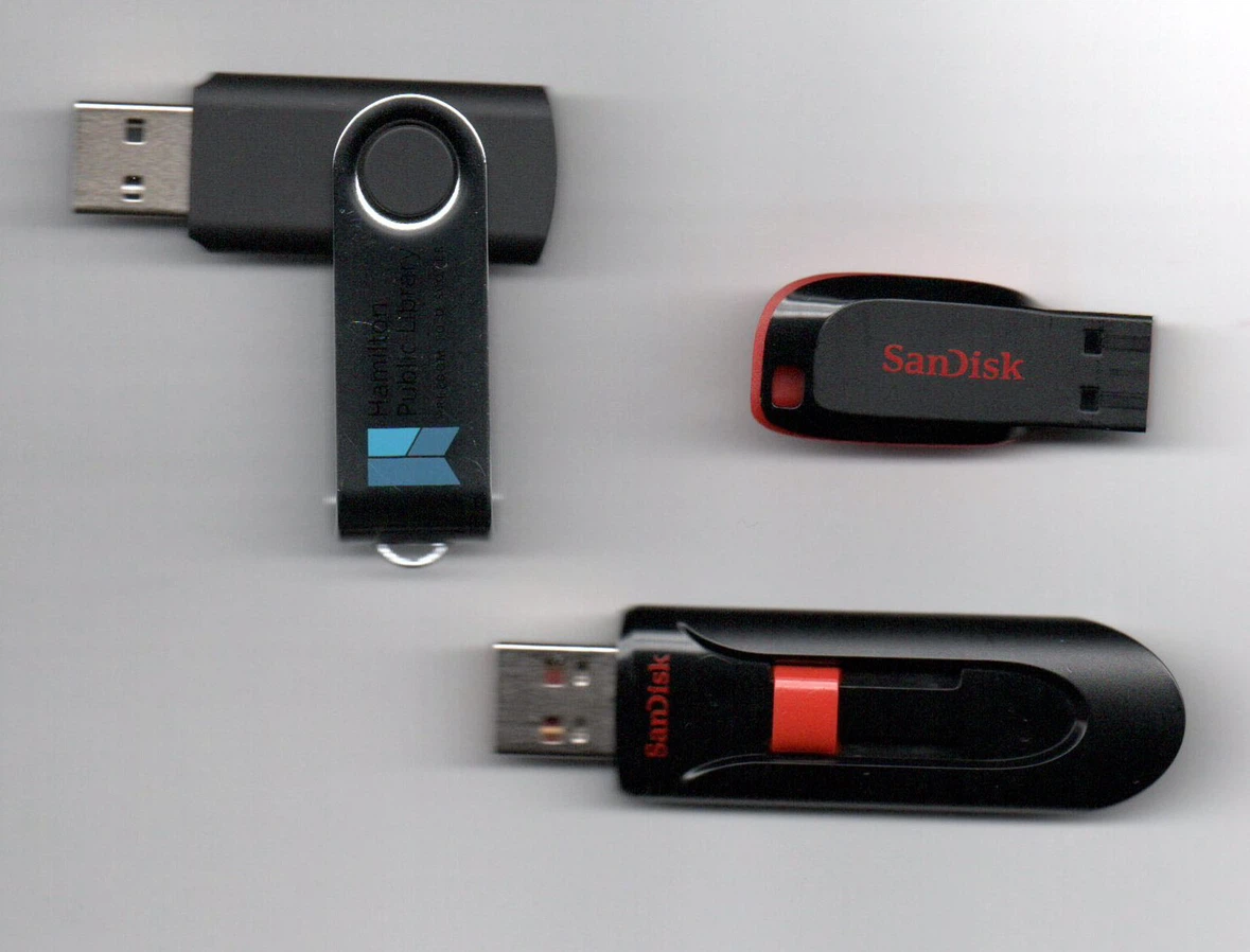 56 GB - Set of 3 USB Flash Drives (16 + 32 + 8 GB)