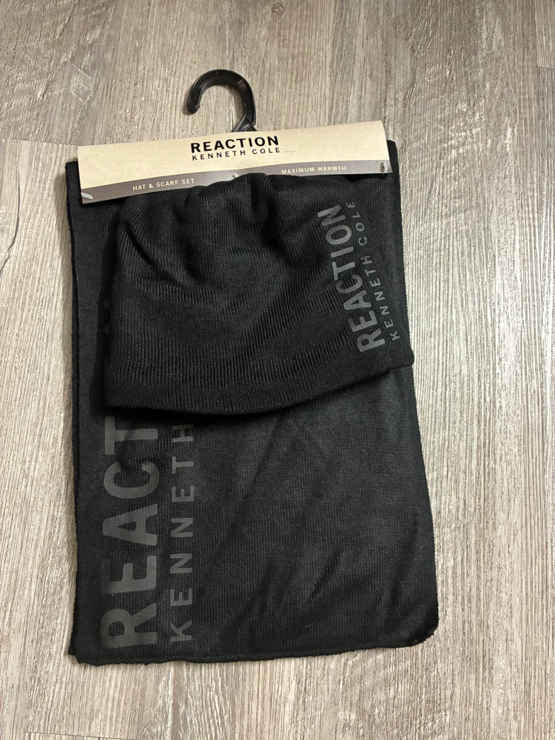 BNWT Kenneth Cole Reaction Hat and Scarf Set