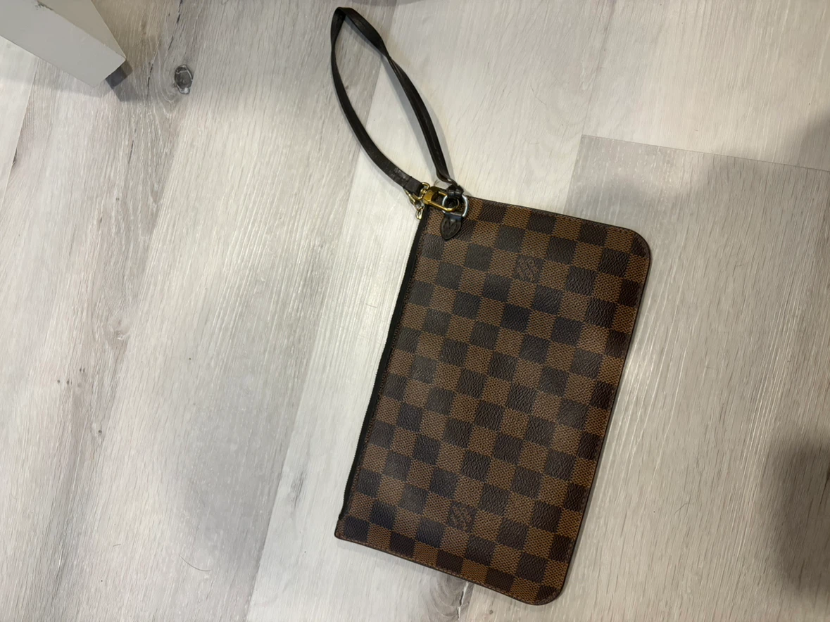 Louis Vuitton Damier Ebene Pouch - photo 2