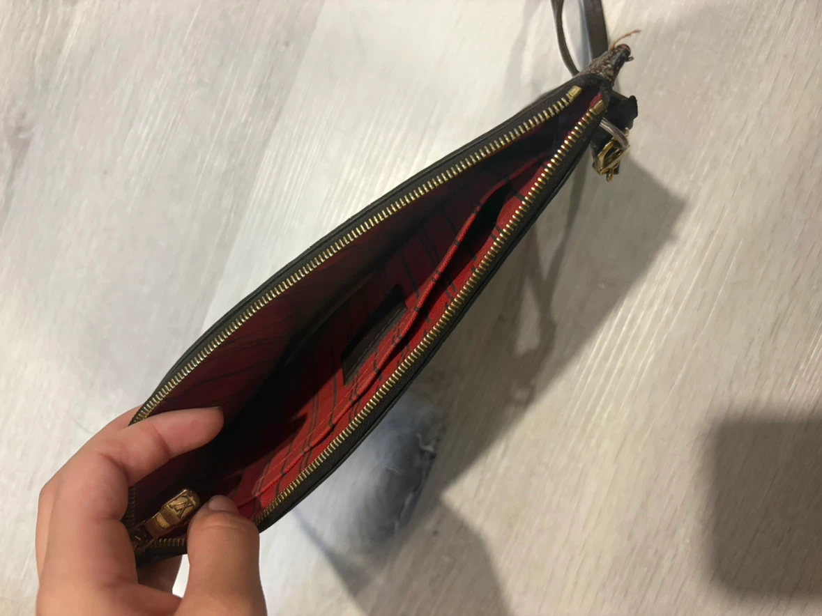 Louis Vuitton Damier Ebene Pouch - photo 3