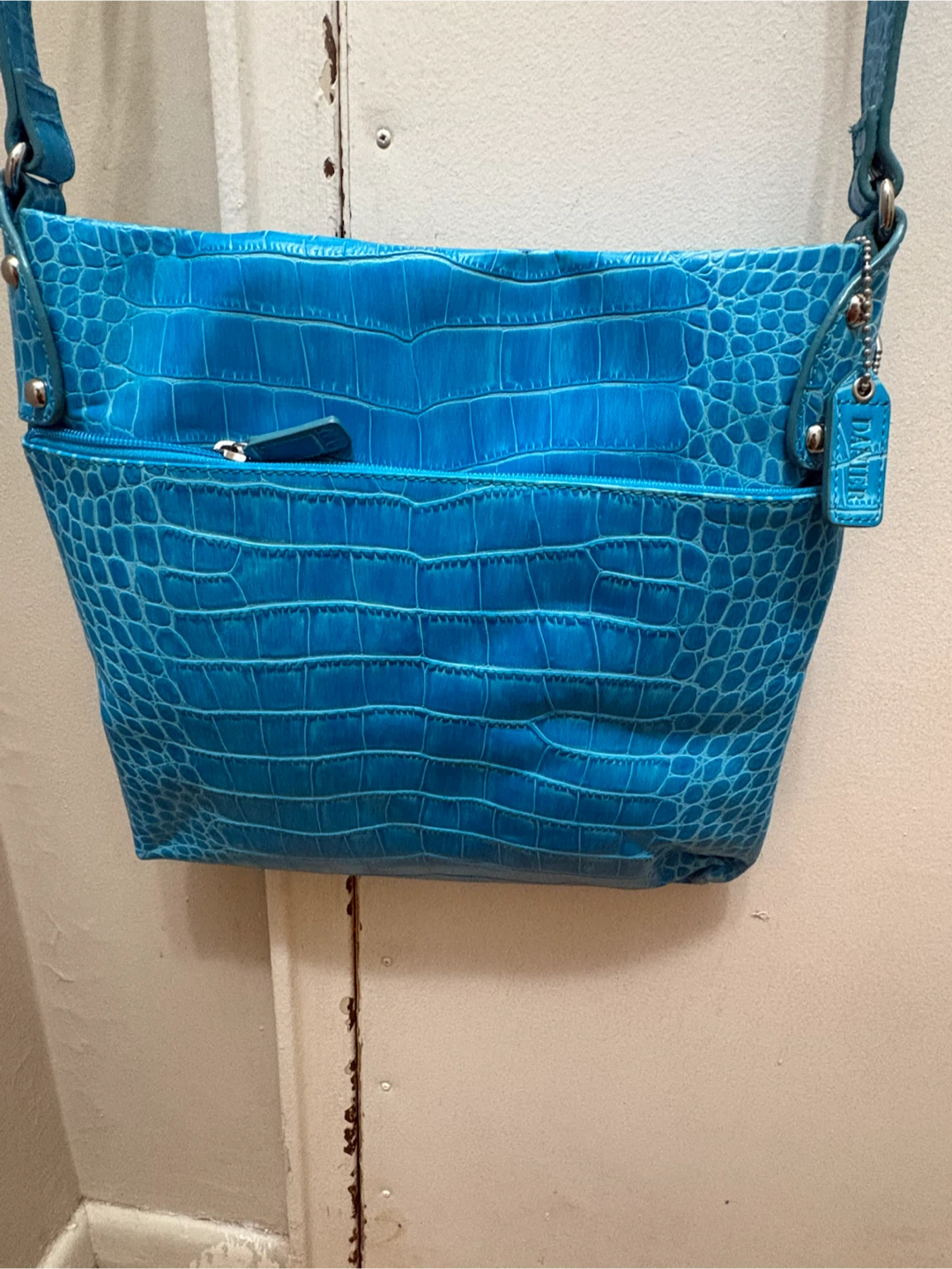 BRAND NEW WITHOUT TAGS Danier Blue Croc-Embossed Crossbody Bag - photo 3