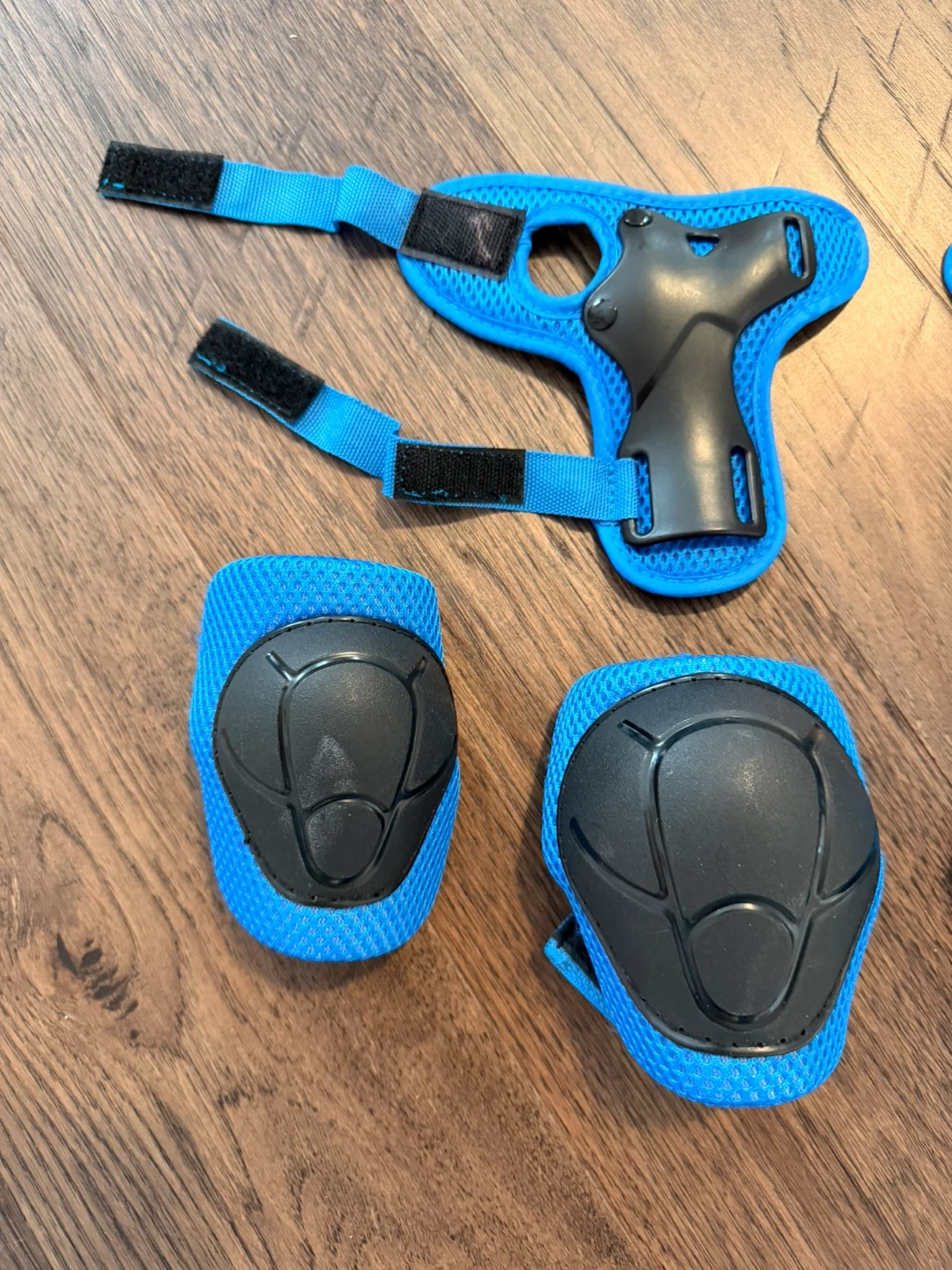 Full Set of Kids Protective Gear (Bike, Scooters or Skateboards) - photo 2