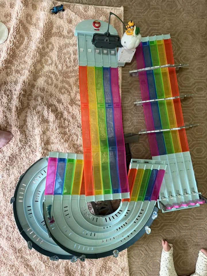 Hot Wheels Mario Kart Rainbow Road Raceway