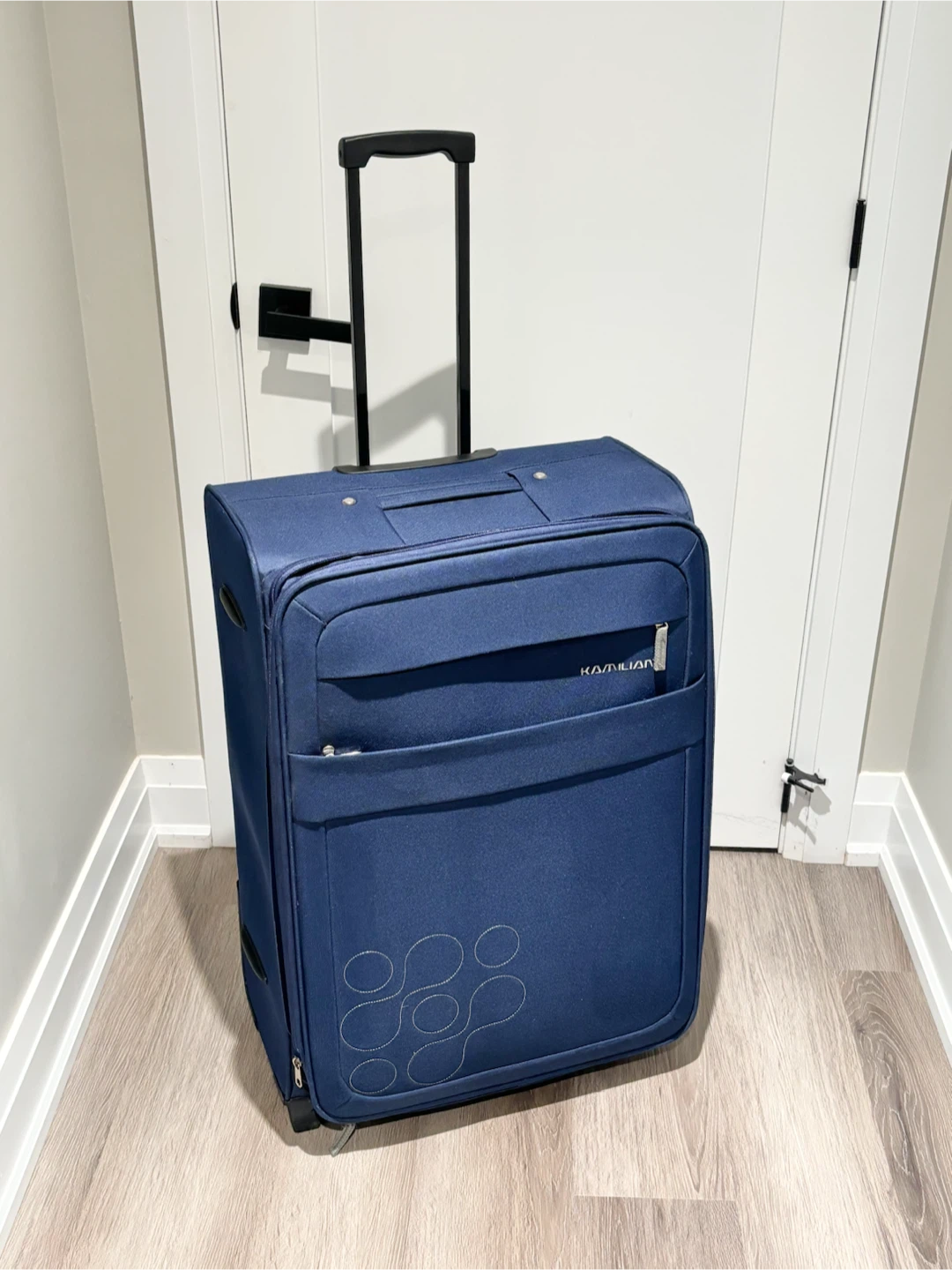 Kamilian Navy Blue Rolling Luggage