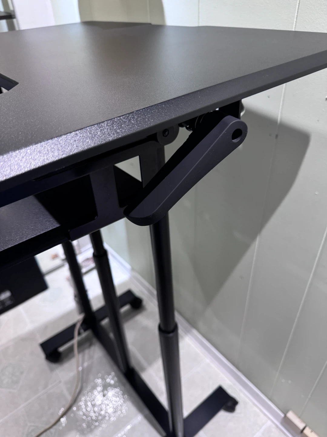 VIVO 35” Height Adjustable Rolling Standing Desk – Black - photo 3