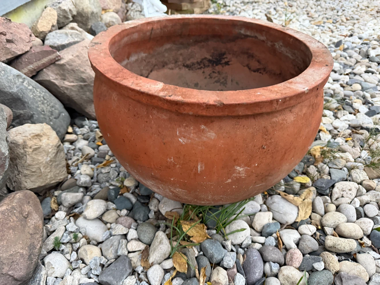 Large Round Terracotta Planter - photo 2