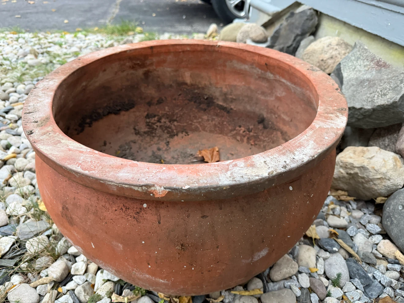 Large Round Terracotta Planter - photo 3