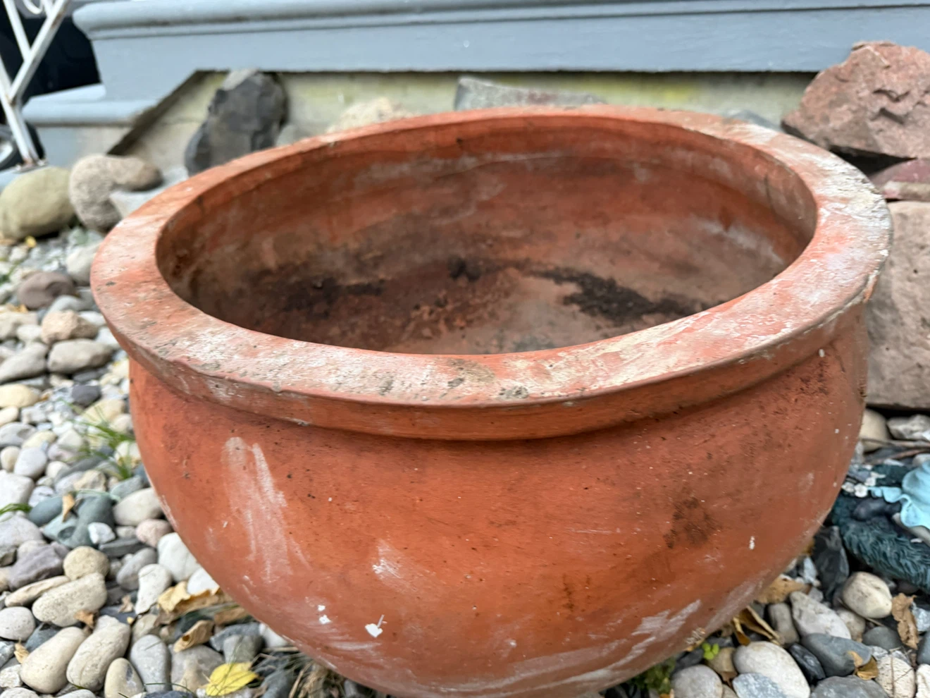 Large Round Terracotta Planter - photo 5
