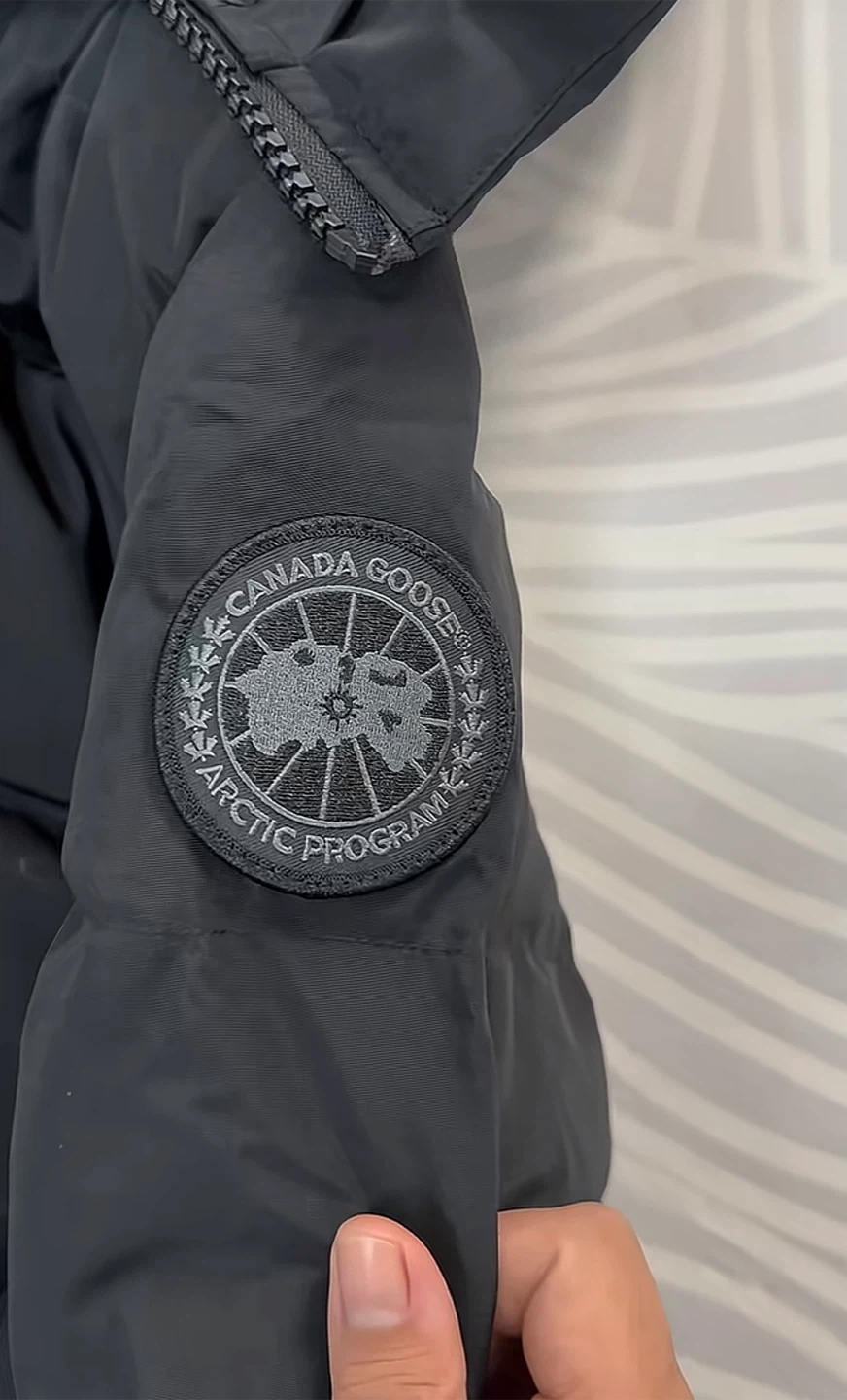 Canada Goose MacMillan Parka – Men’s Small – Black – - photo 2