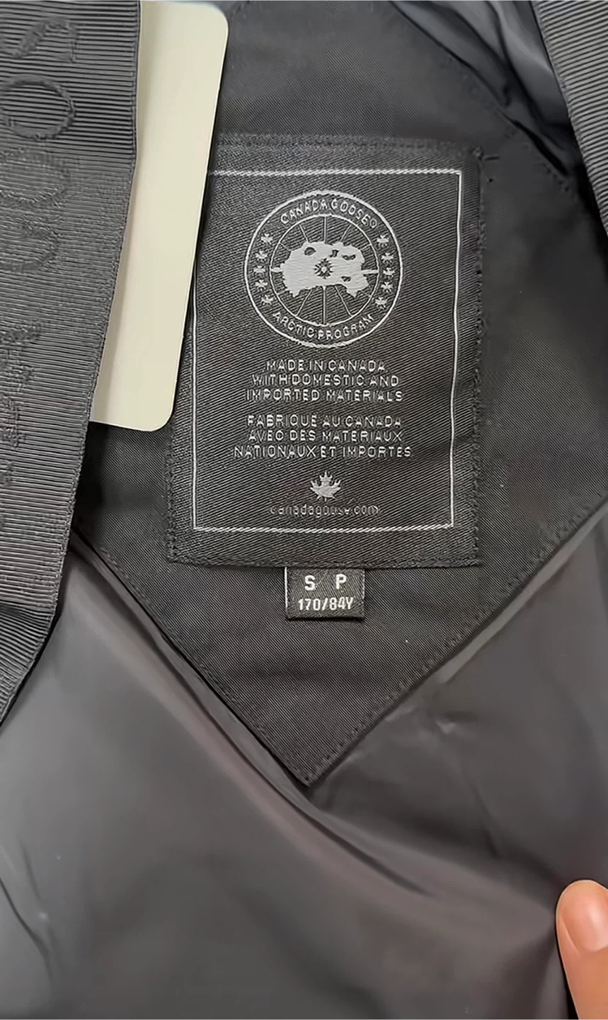 Canada Goose MacMillan Parka – Men’s Small – Black – - photo 3