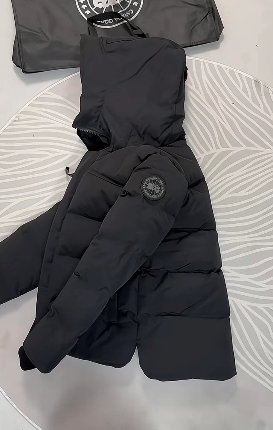 Canada Goose MacMillan Parka – Men’s Small – Black – - photo 4