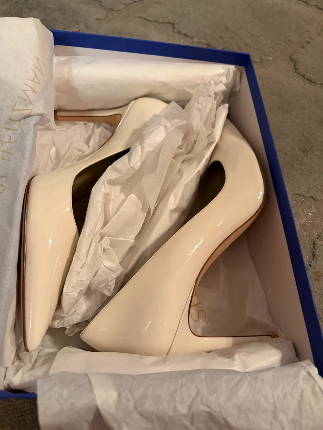 Stuart Weitzman White Patent Leather Pumps - photo 5