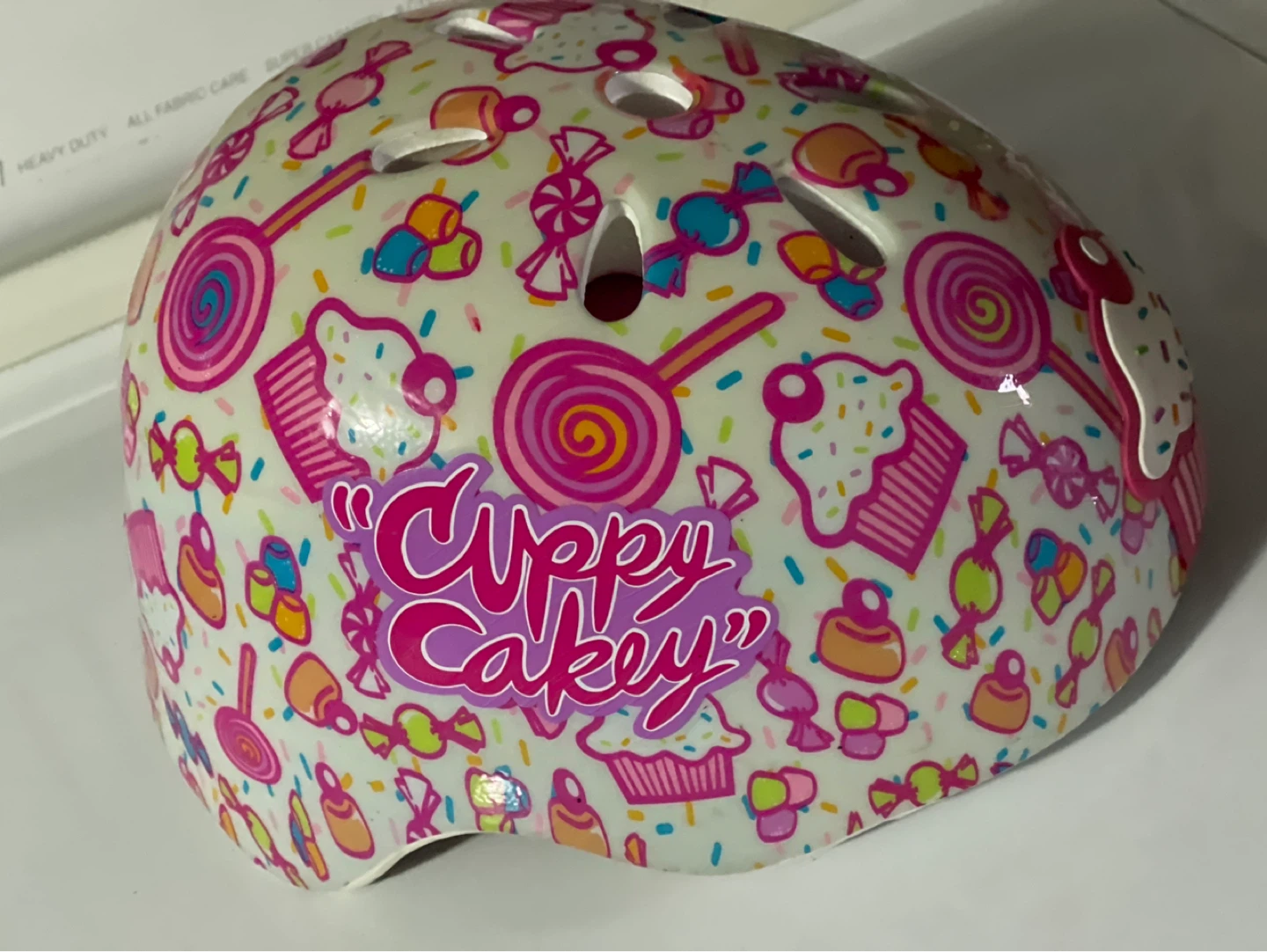 Cuppy Cakey kids helmet