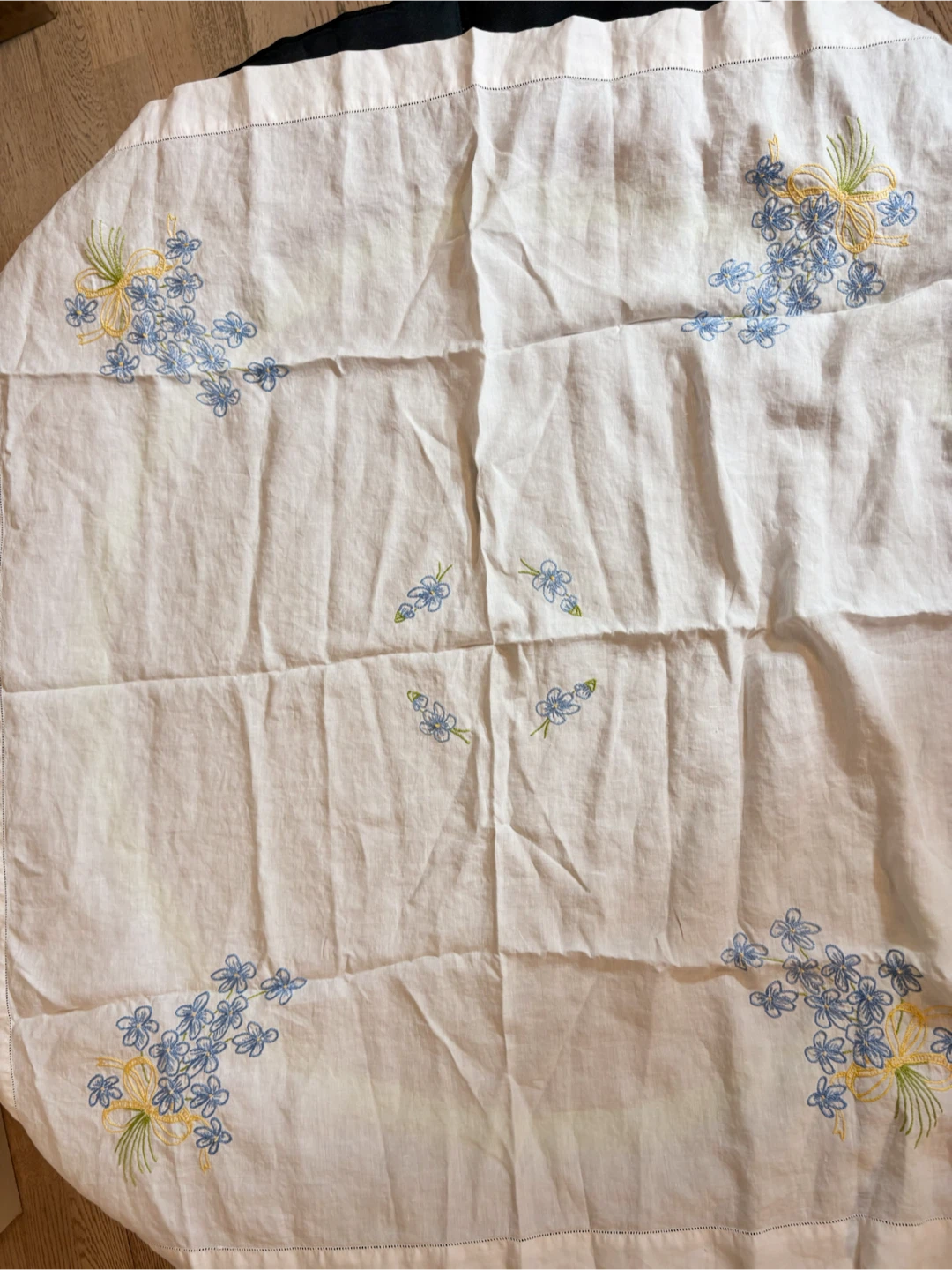 Vintage Embroidered Floral Tablecloth - photo 5