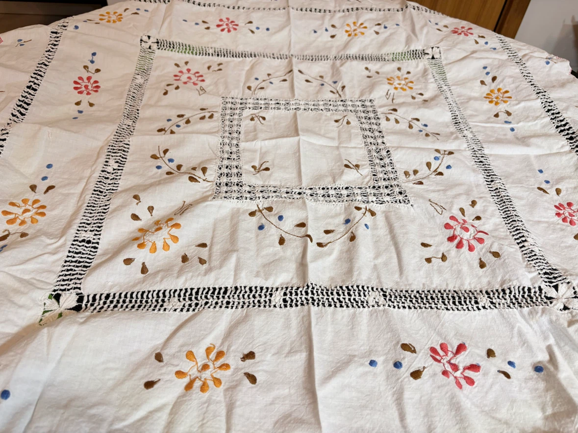 Vintage Embroidered White Cotton Tablecloth - photo 3