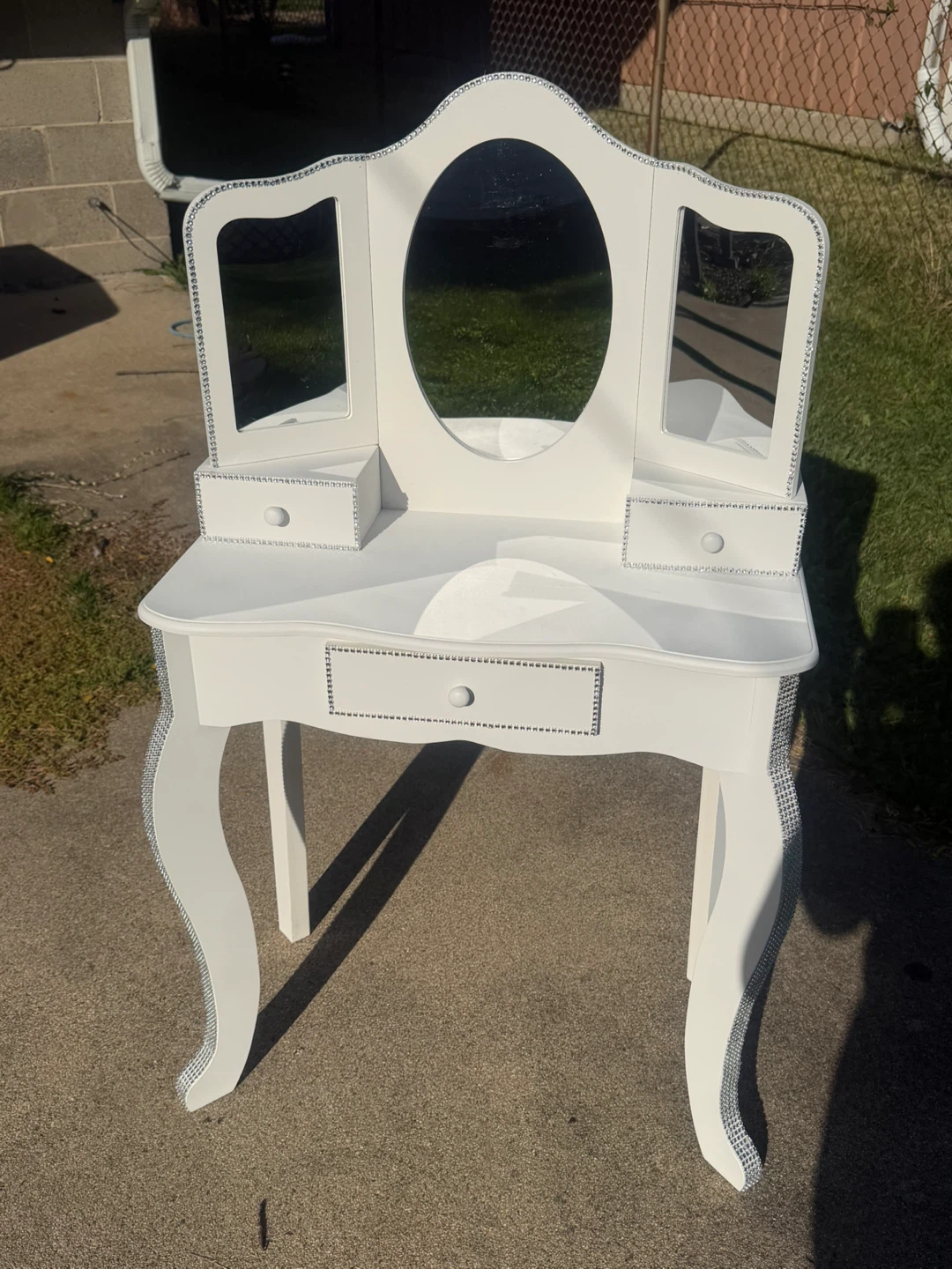 Kids white Vanity Table with Tri-Fold Mirror - photo 3