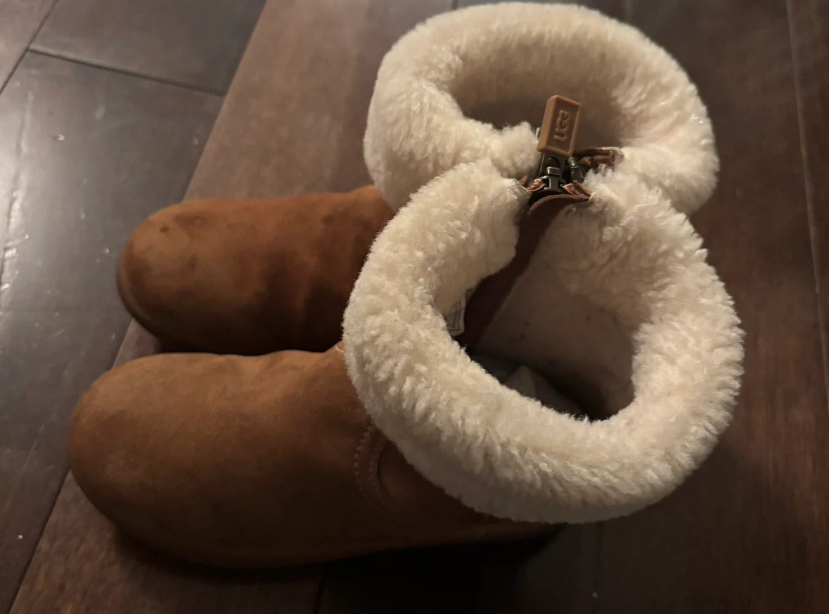 Kids UGG brown suede boots with shearling - photo 2