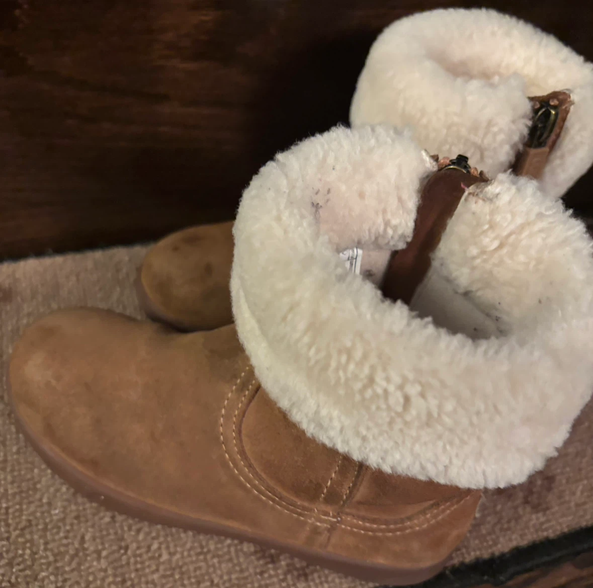 Kids UGG brown suede boots with shearling - photo 4